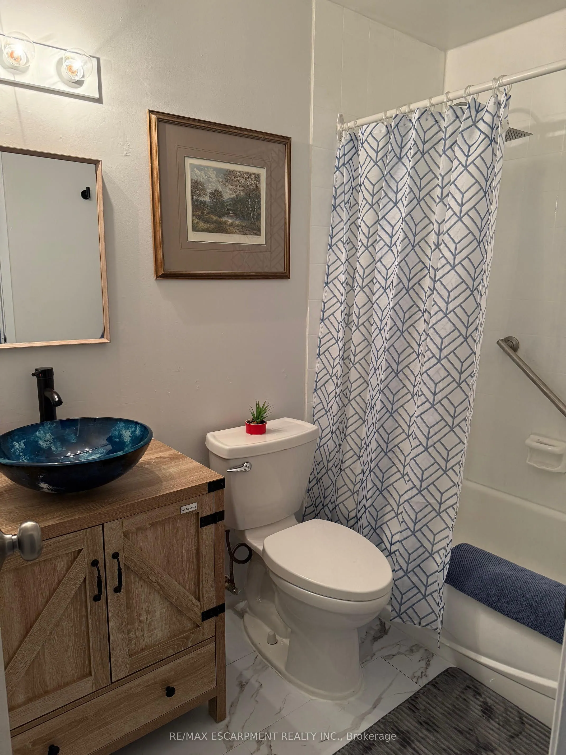 4209 Hixon Street, #204