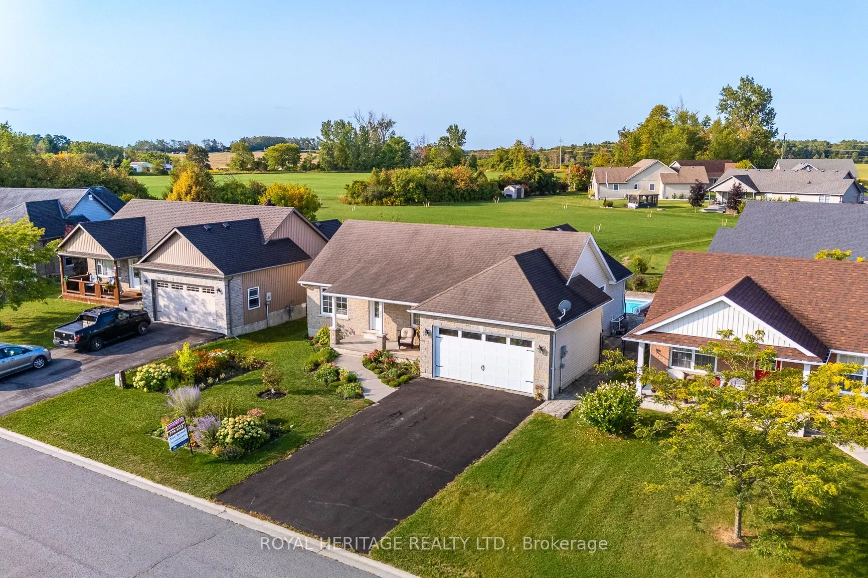 27 Cortland Crescent