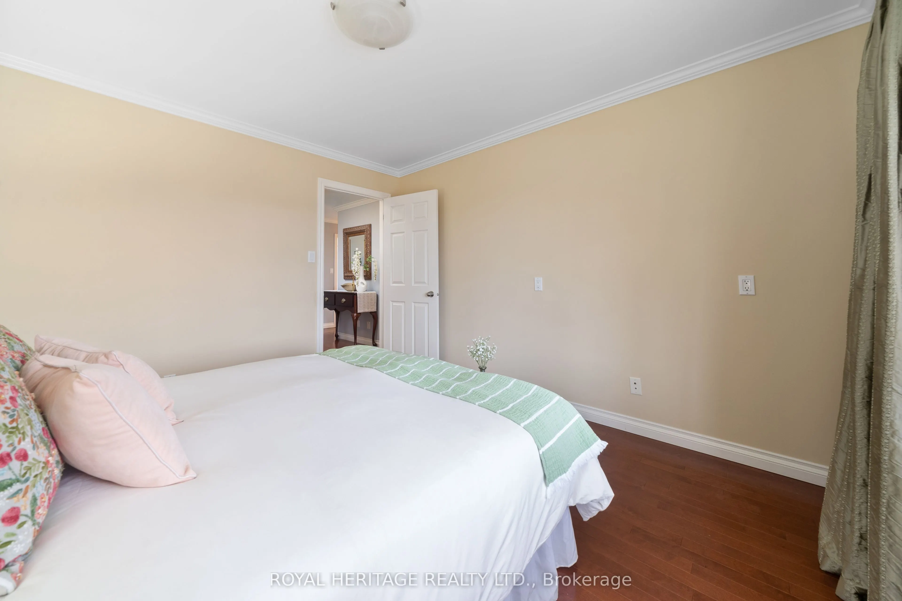 27 Cortland Crescent