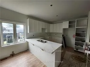 140 GOLD Street W