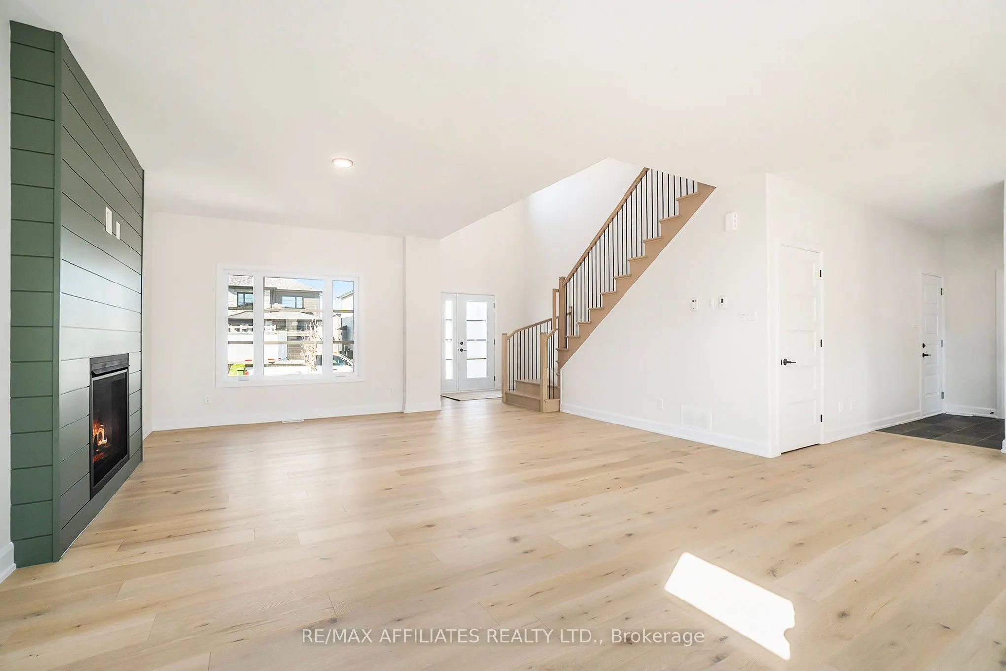 619 Geneva Crescent