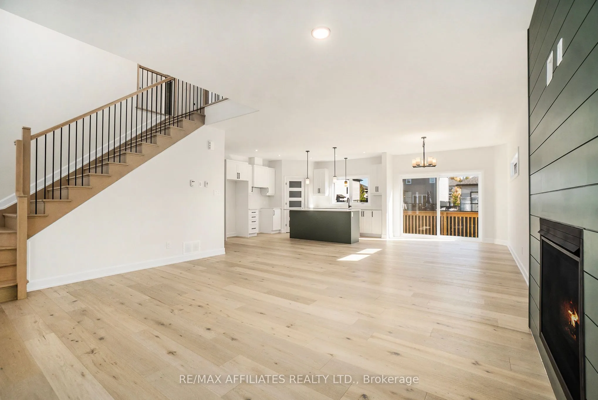 619 Geneva Crescent