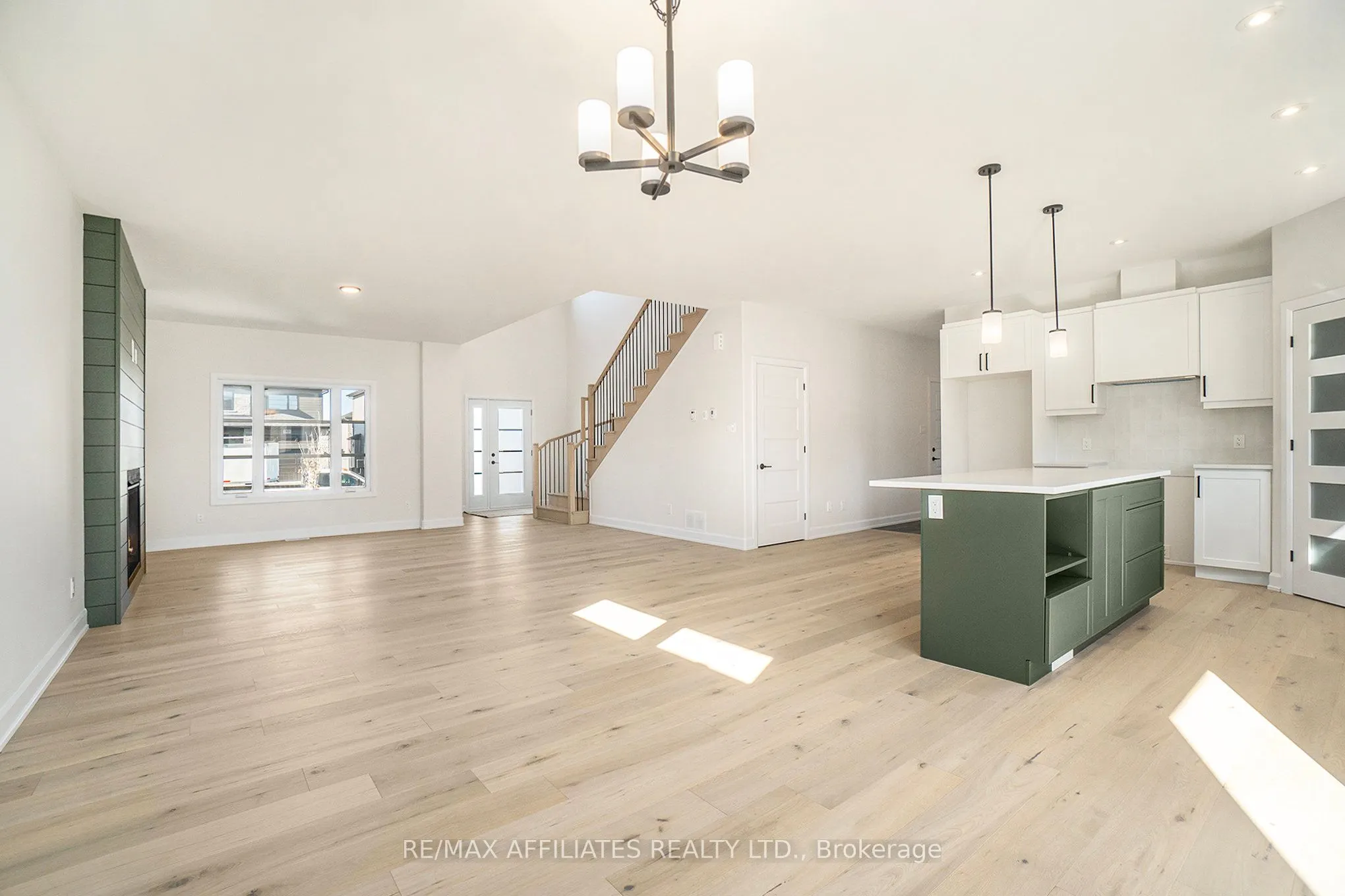 619 Geneva Crescent
