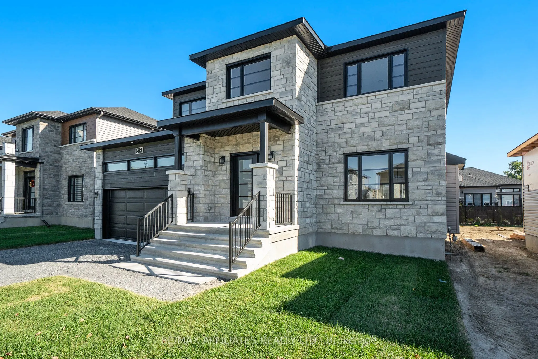 619 Geneva Crescent