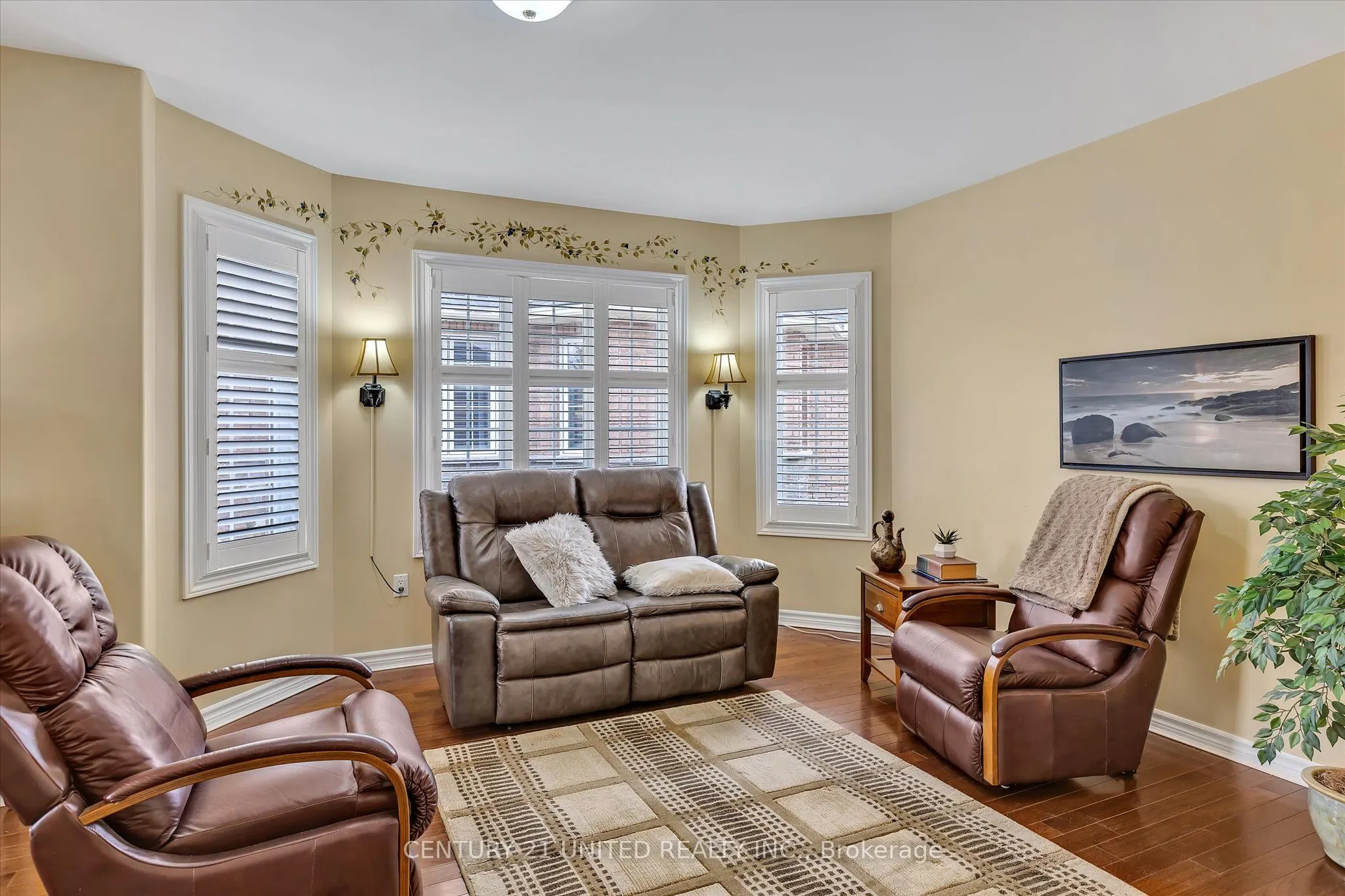 6 Village Crescent, #6
