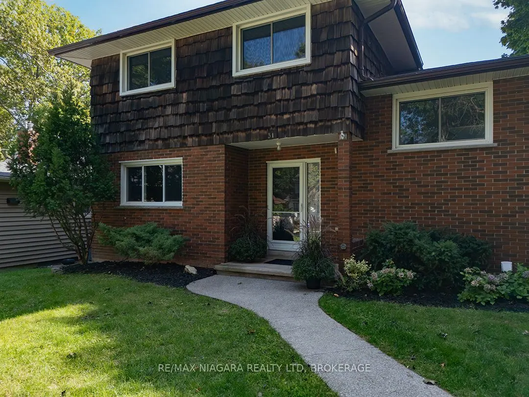 31 Oakridge Crescent