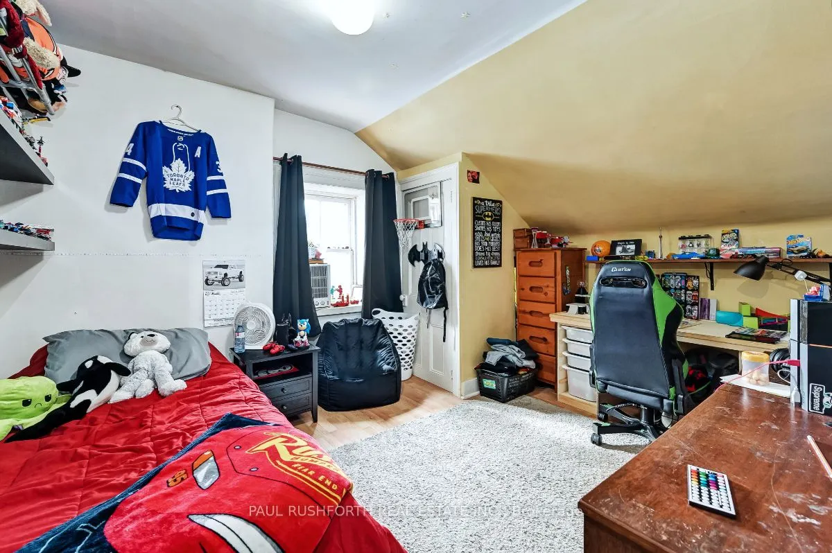 28 Wilson Street W