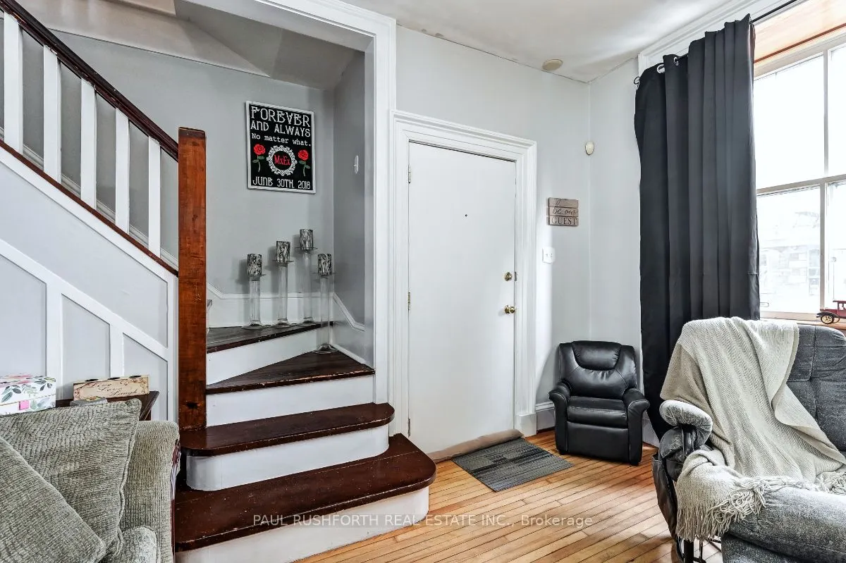 28 Wilson Street W