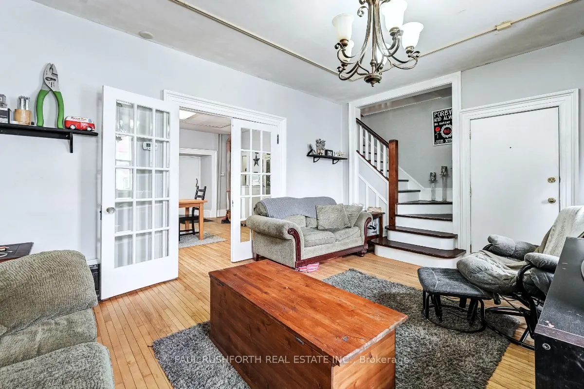 28 Wilson Street W