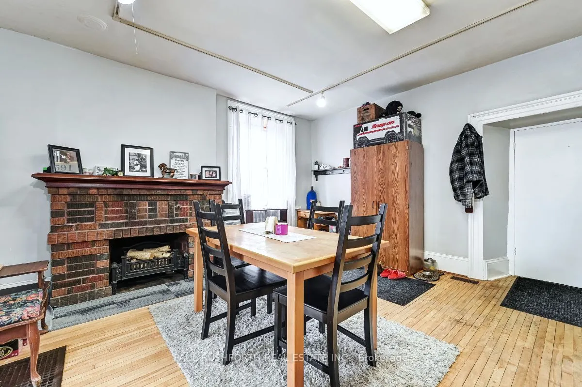 28 Wilson Street W