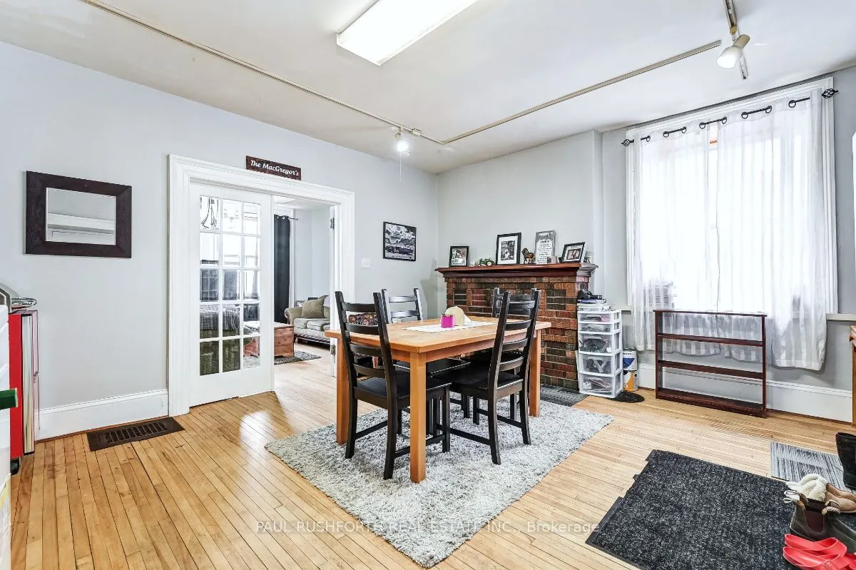28 Wilson Street W