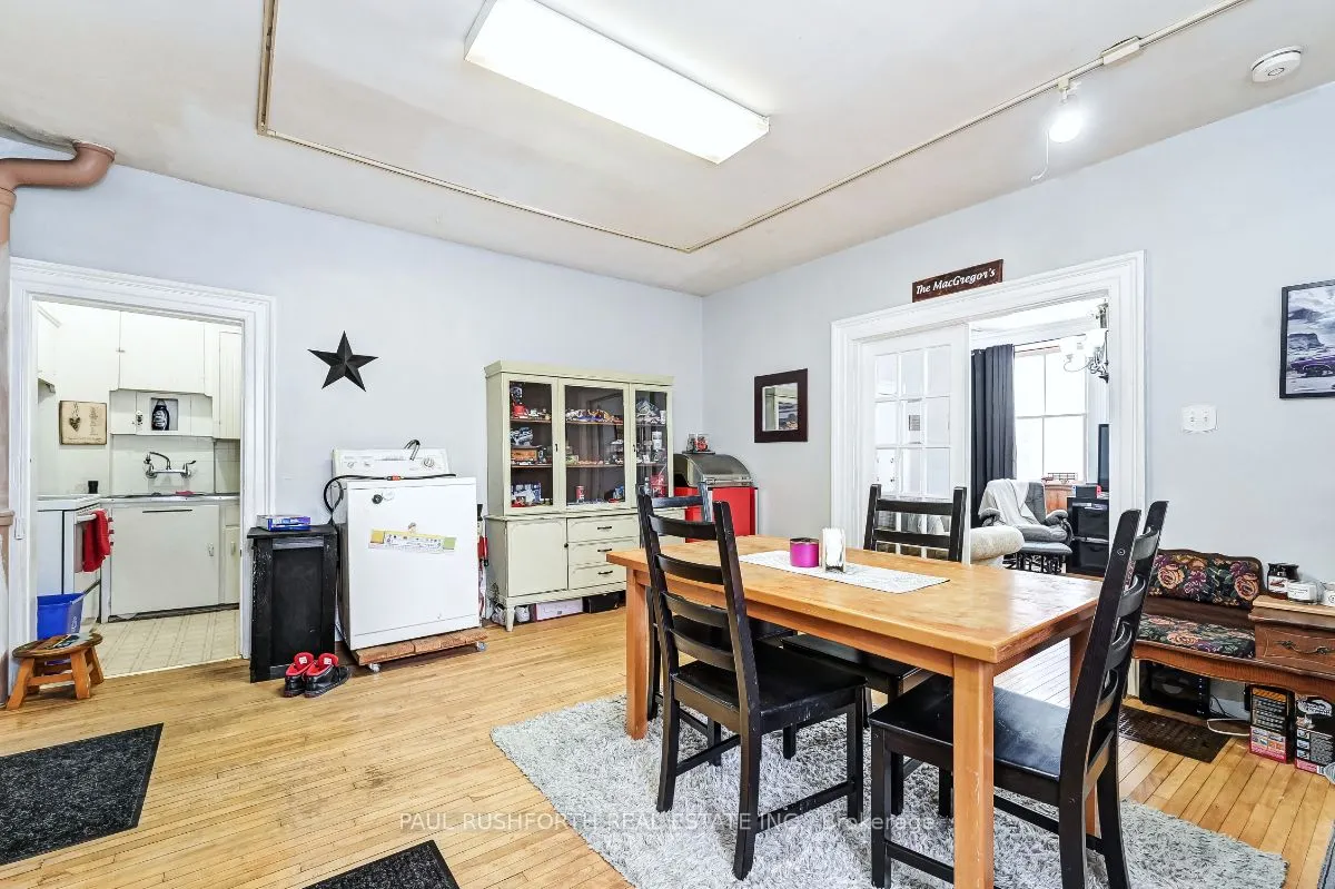 28 Wilson Street W