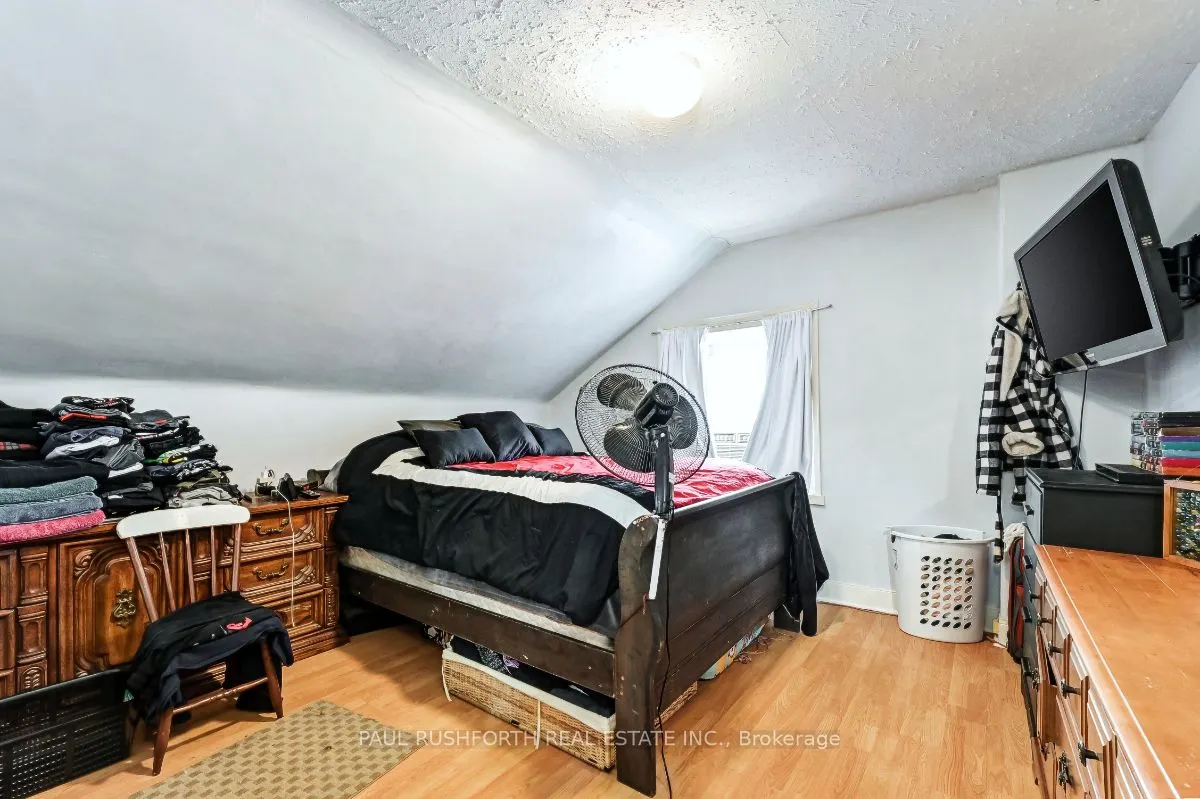 28 Wilson Street W