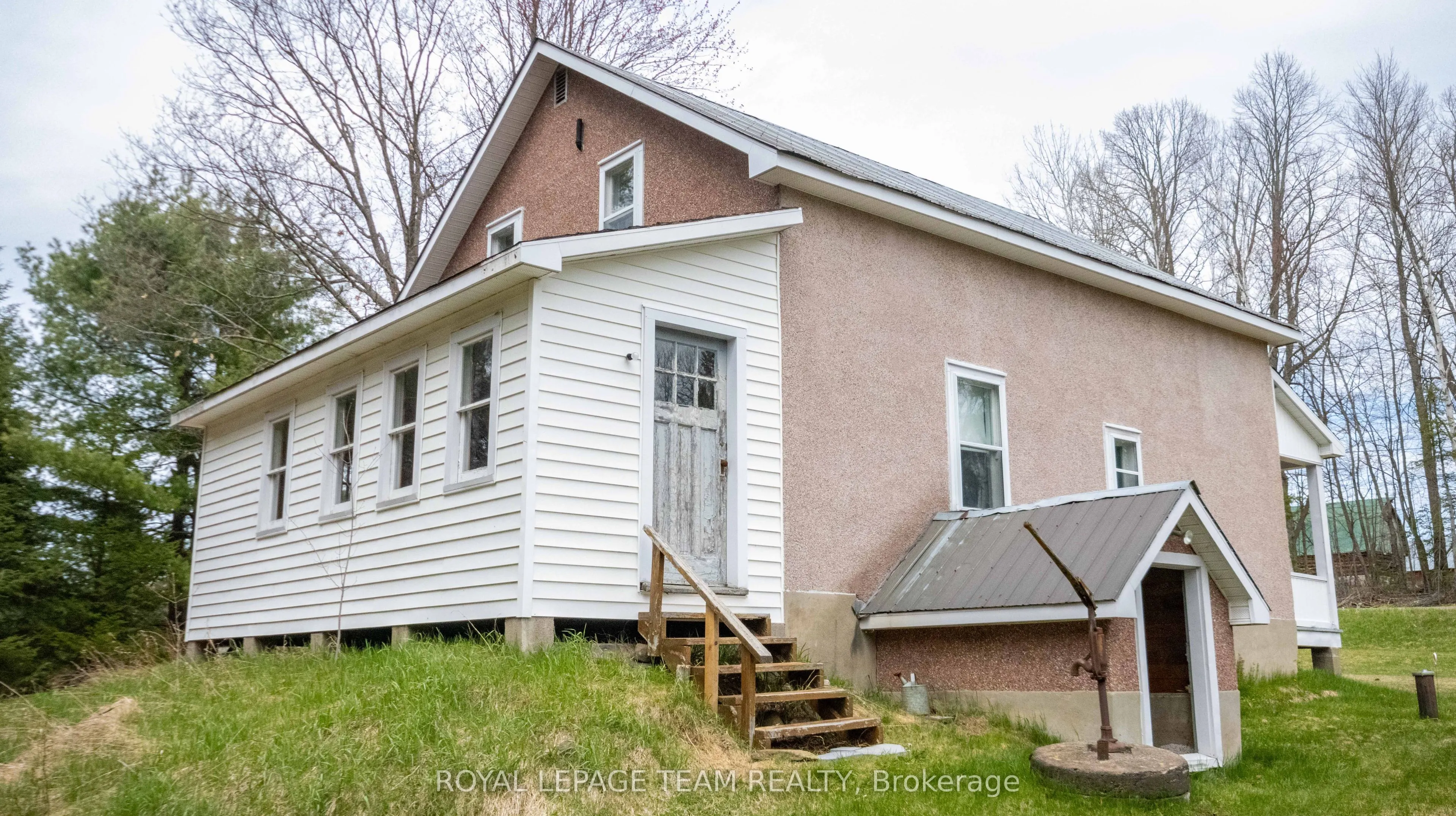 963 Wilno South Road S