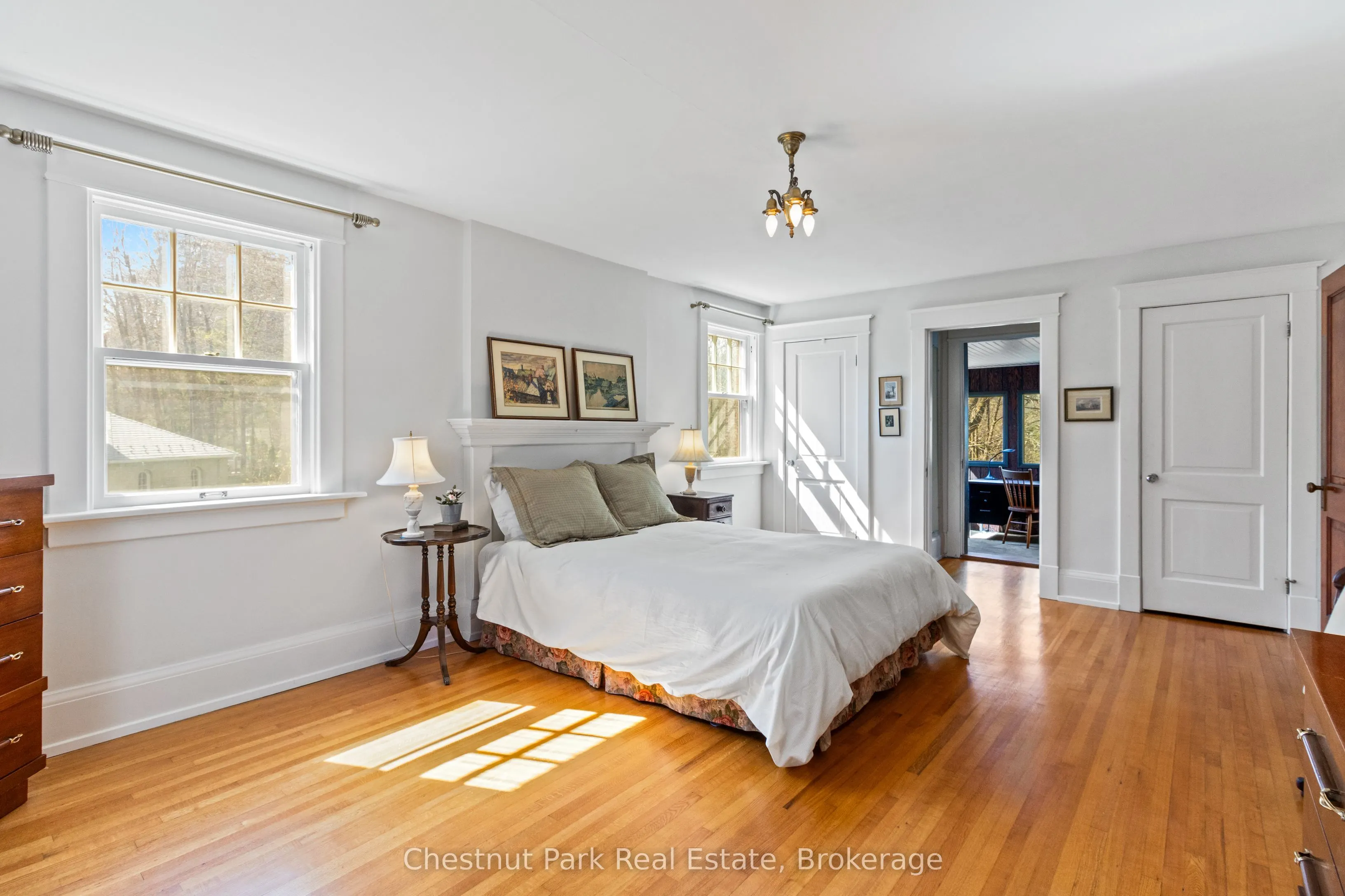 190 4th Street W