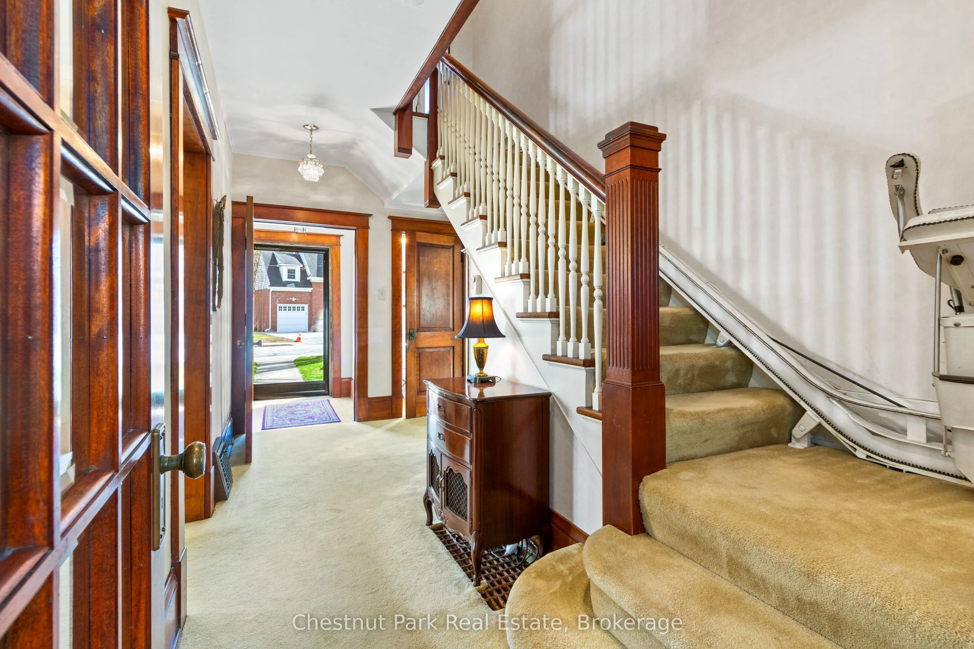 190 4th Street W