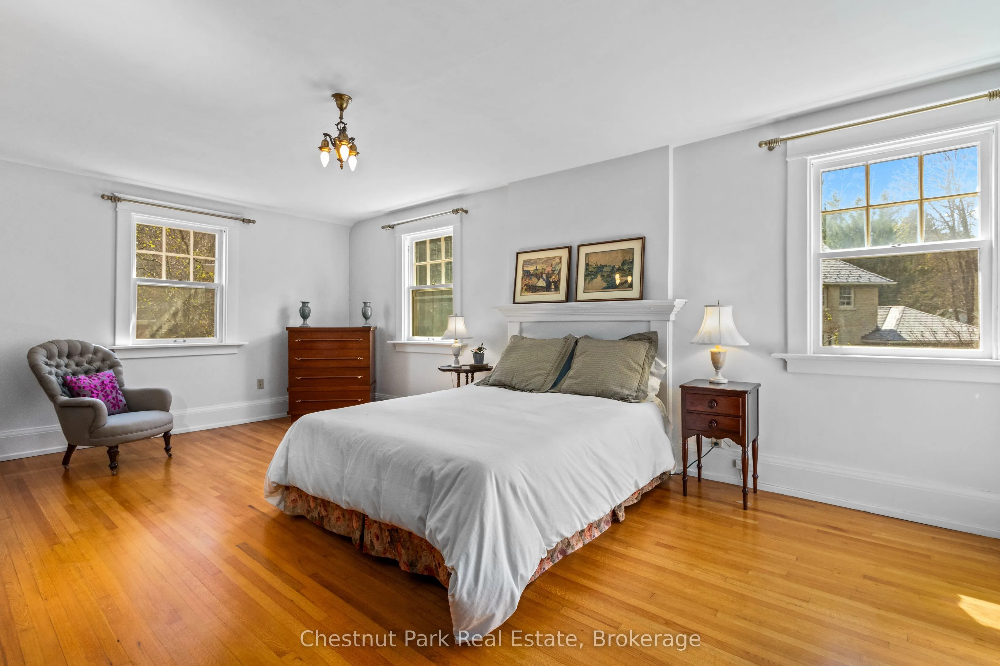 190 4th Street W
