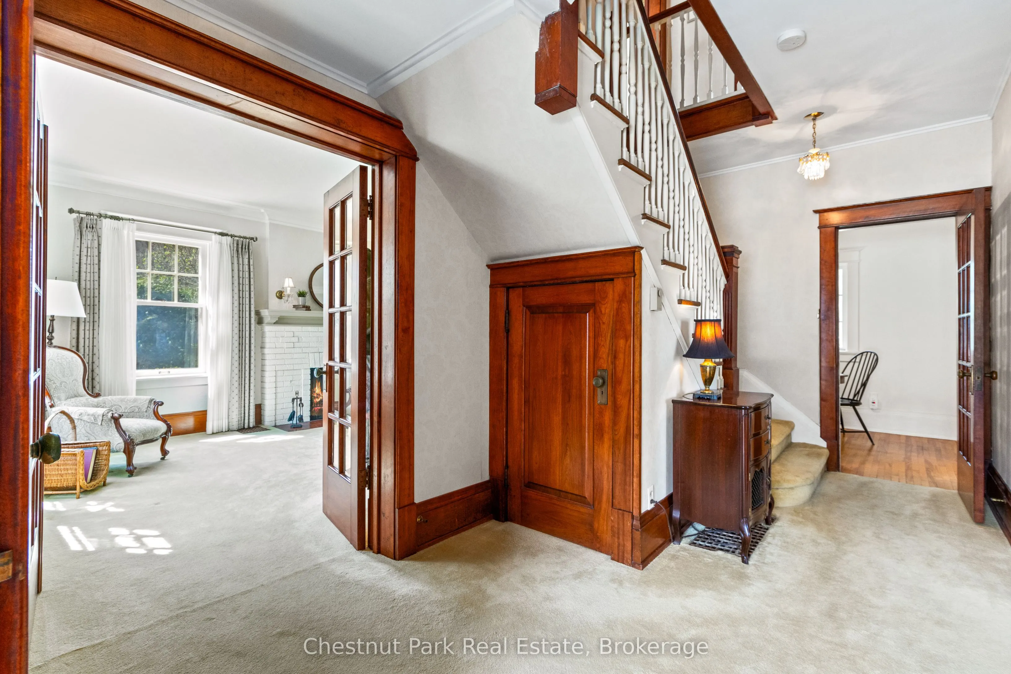 190 4th Street W