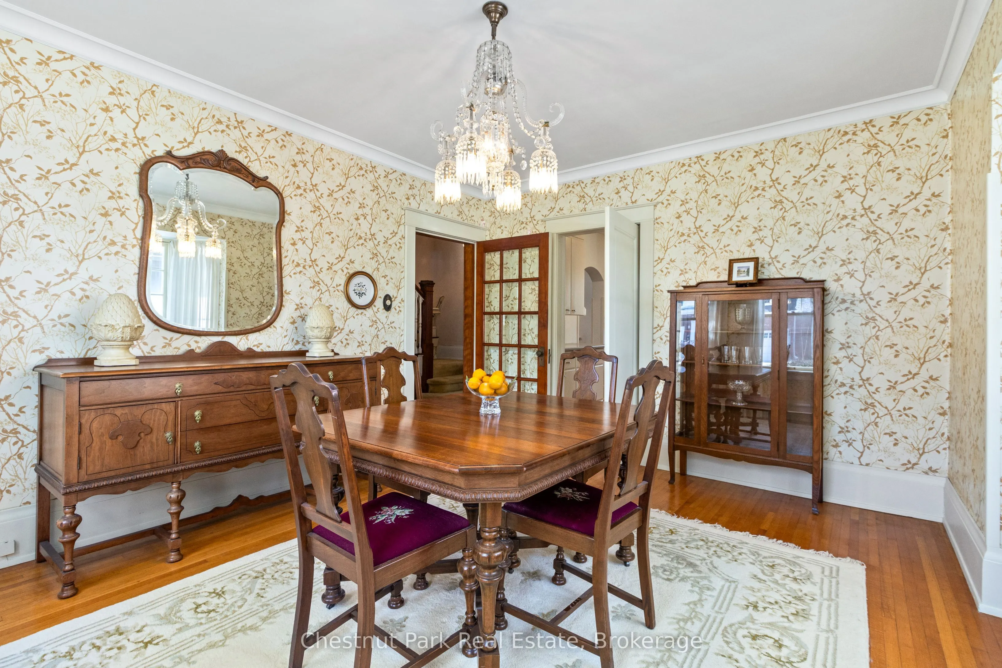 190 4th Street W