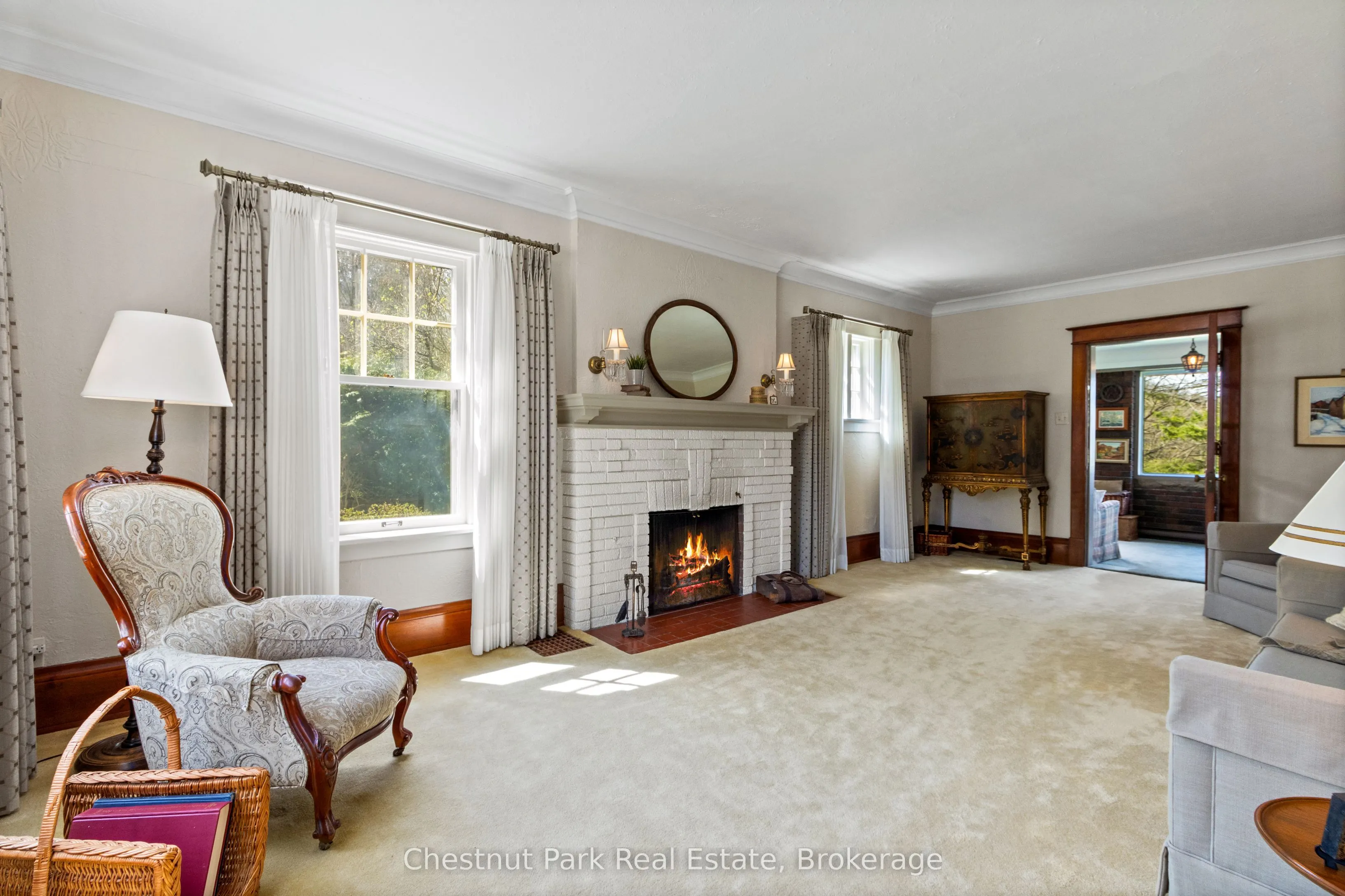 190 4th Street W