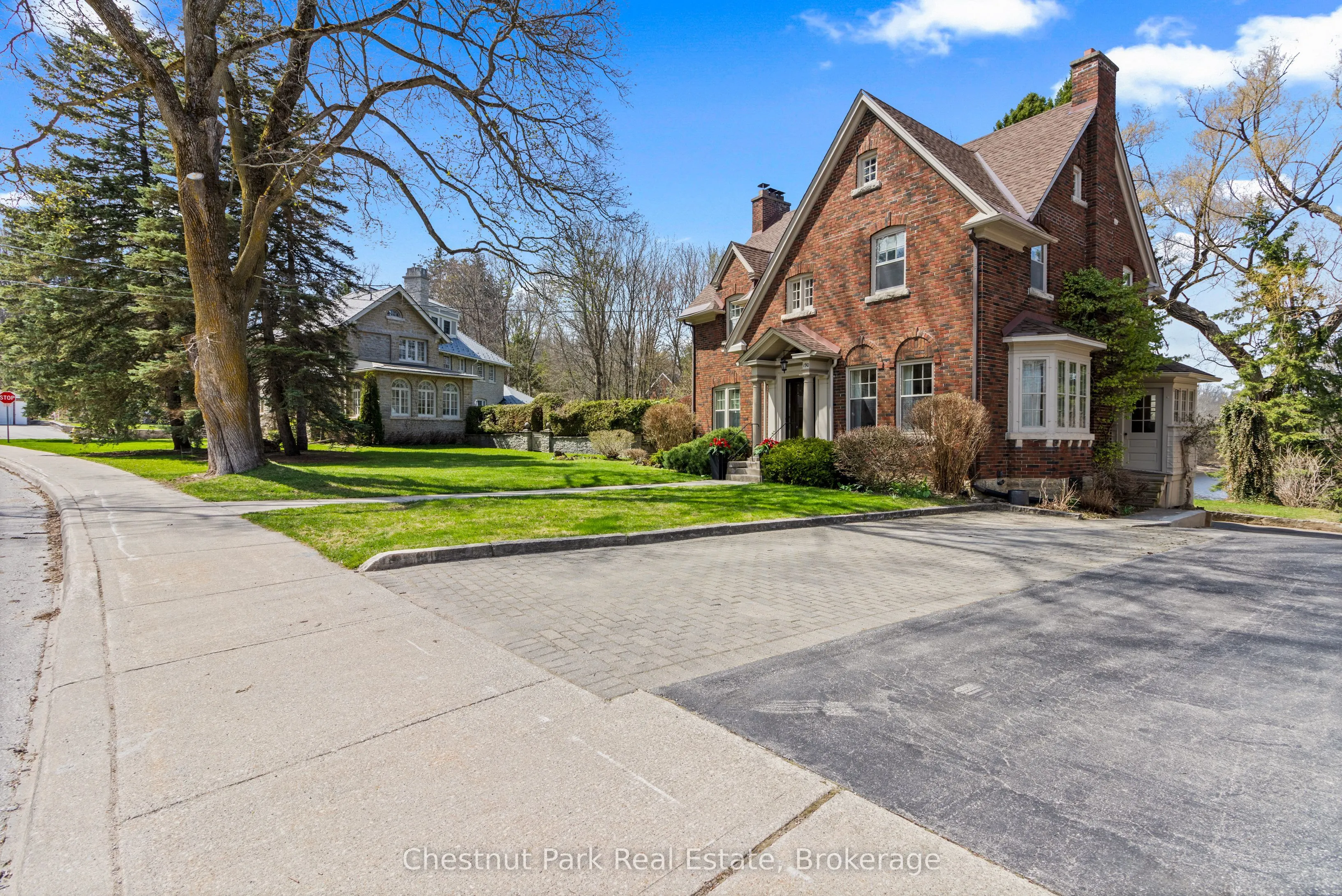 190 4th Street W