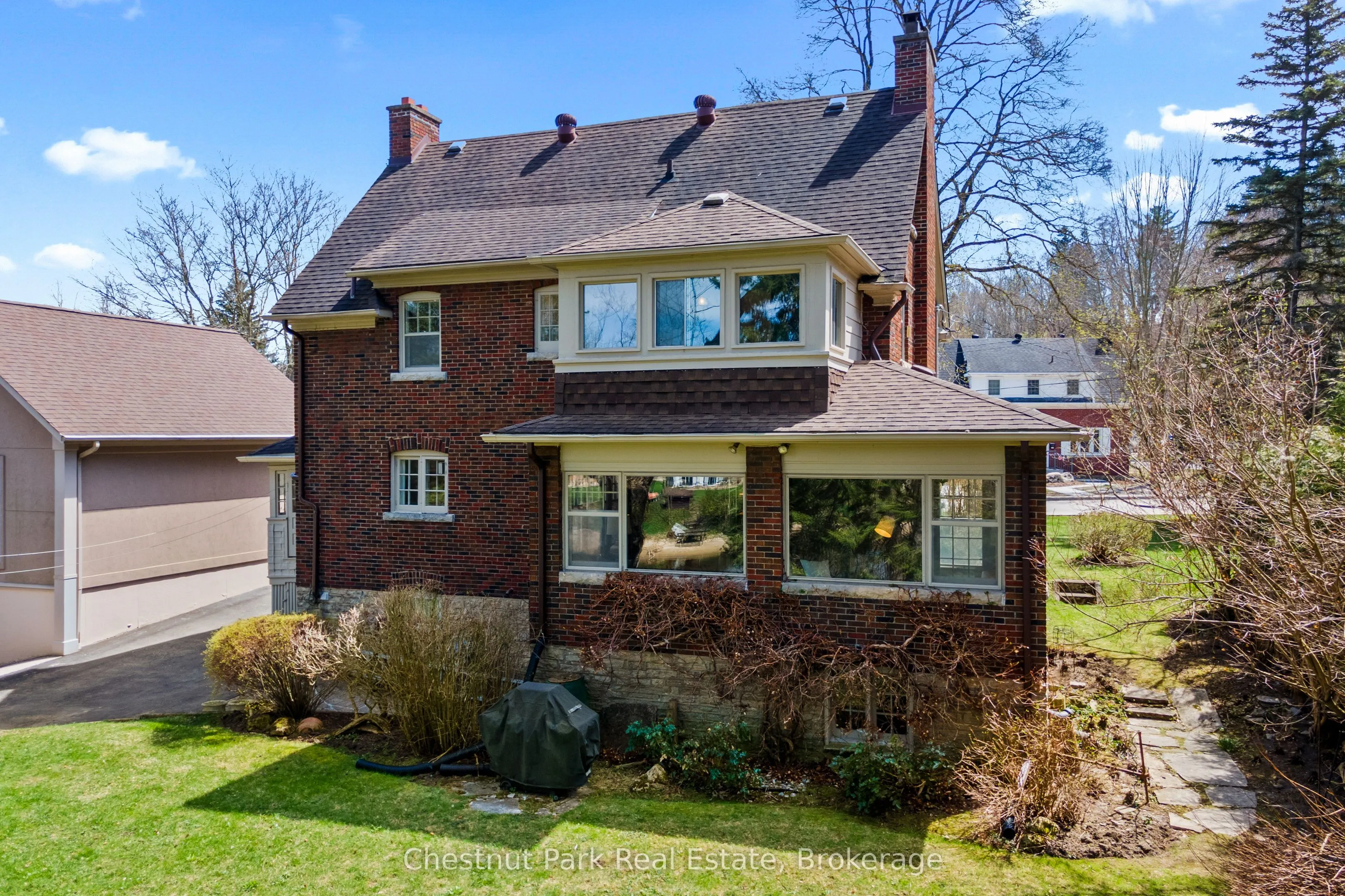 190 4th Street W