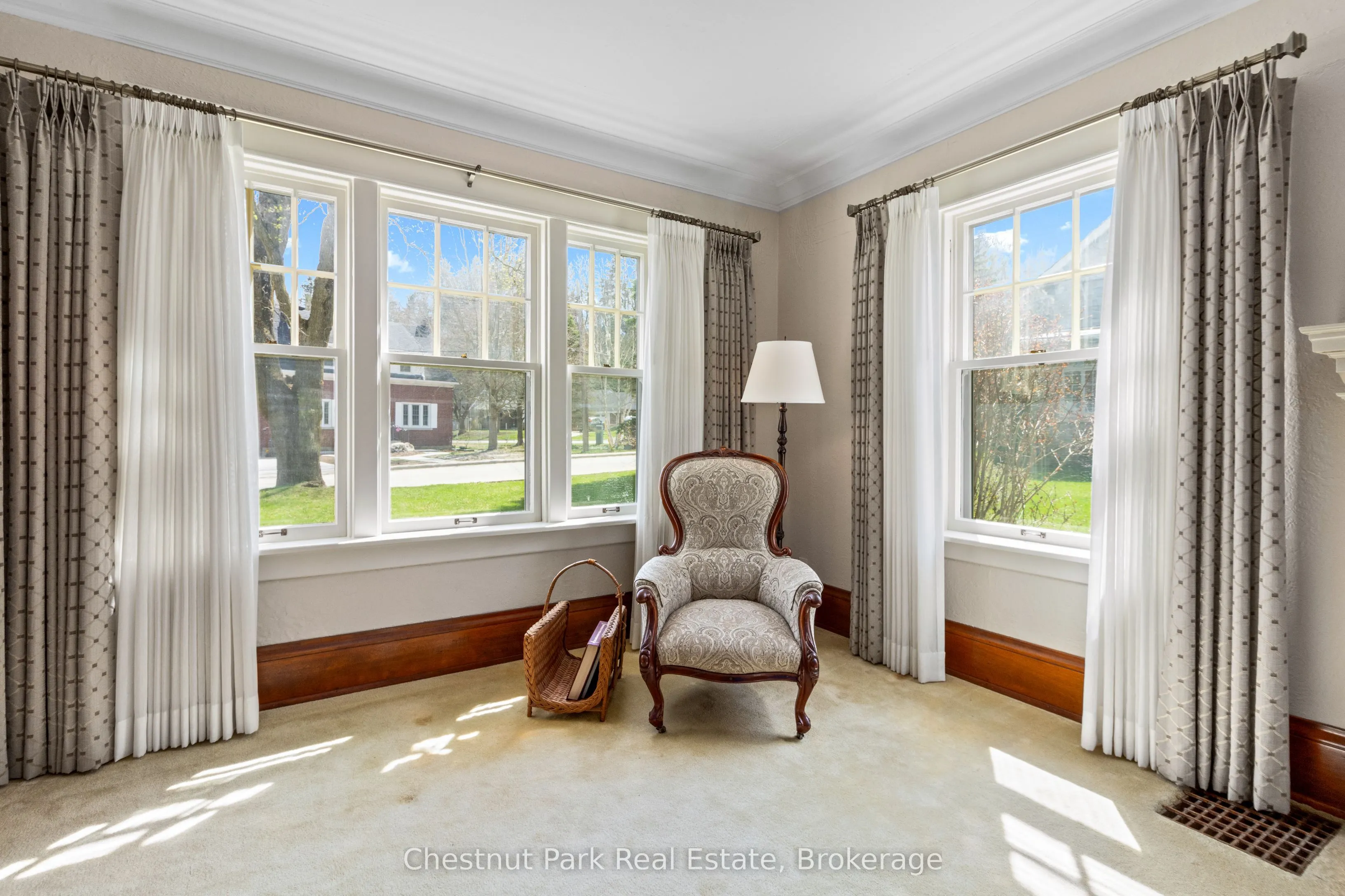 190 4th Street W