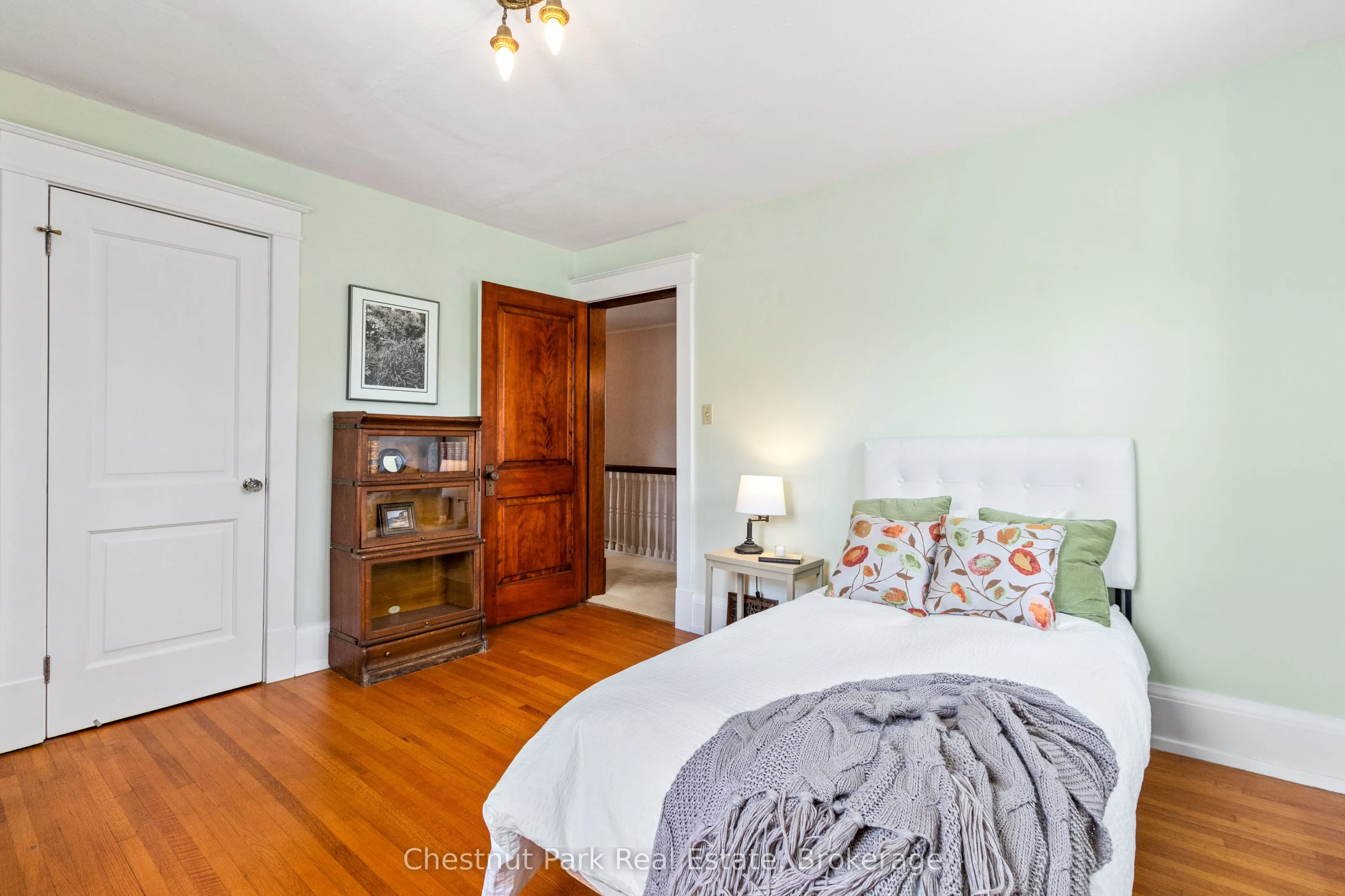 190 4th Street W