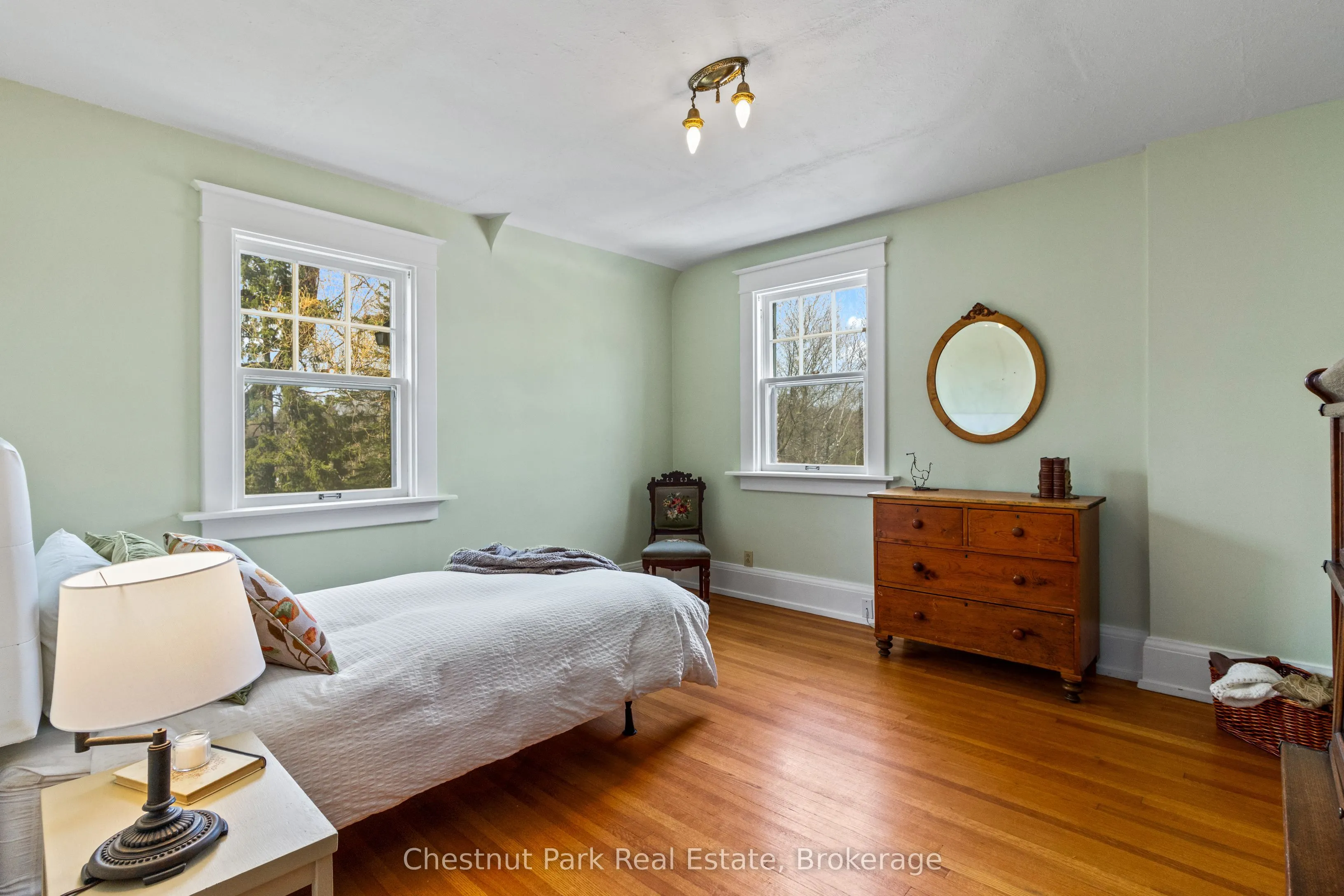 190 4th Street W