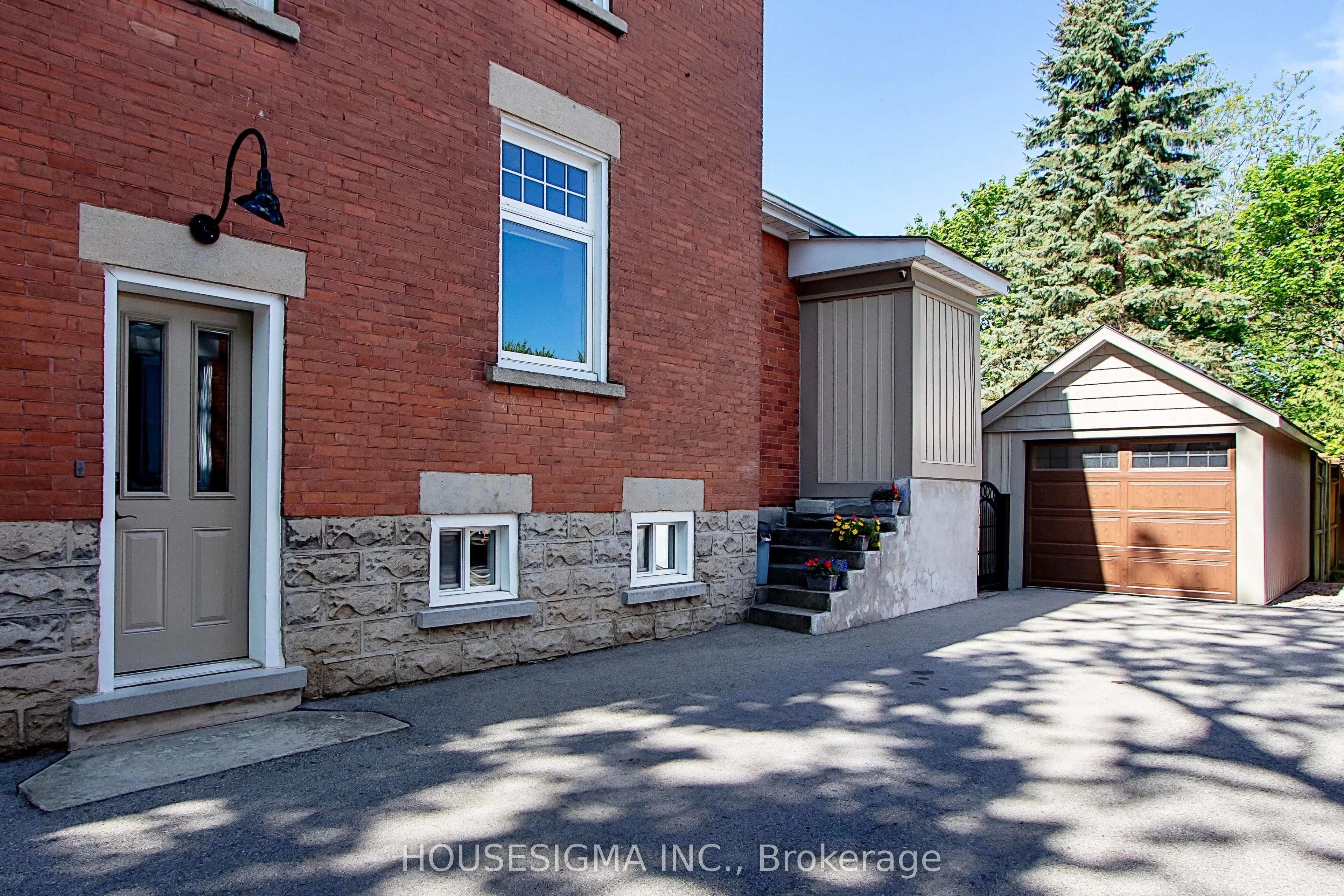 212 Front Street