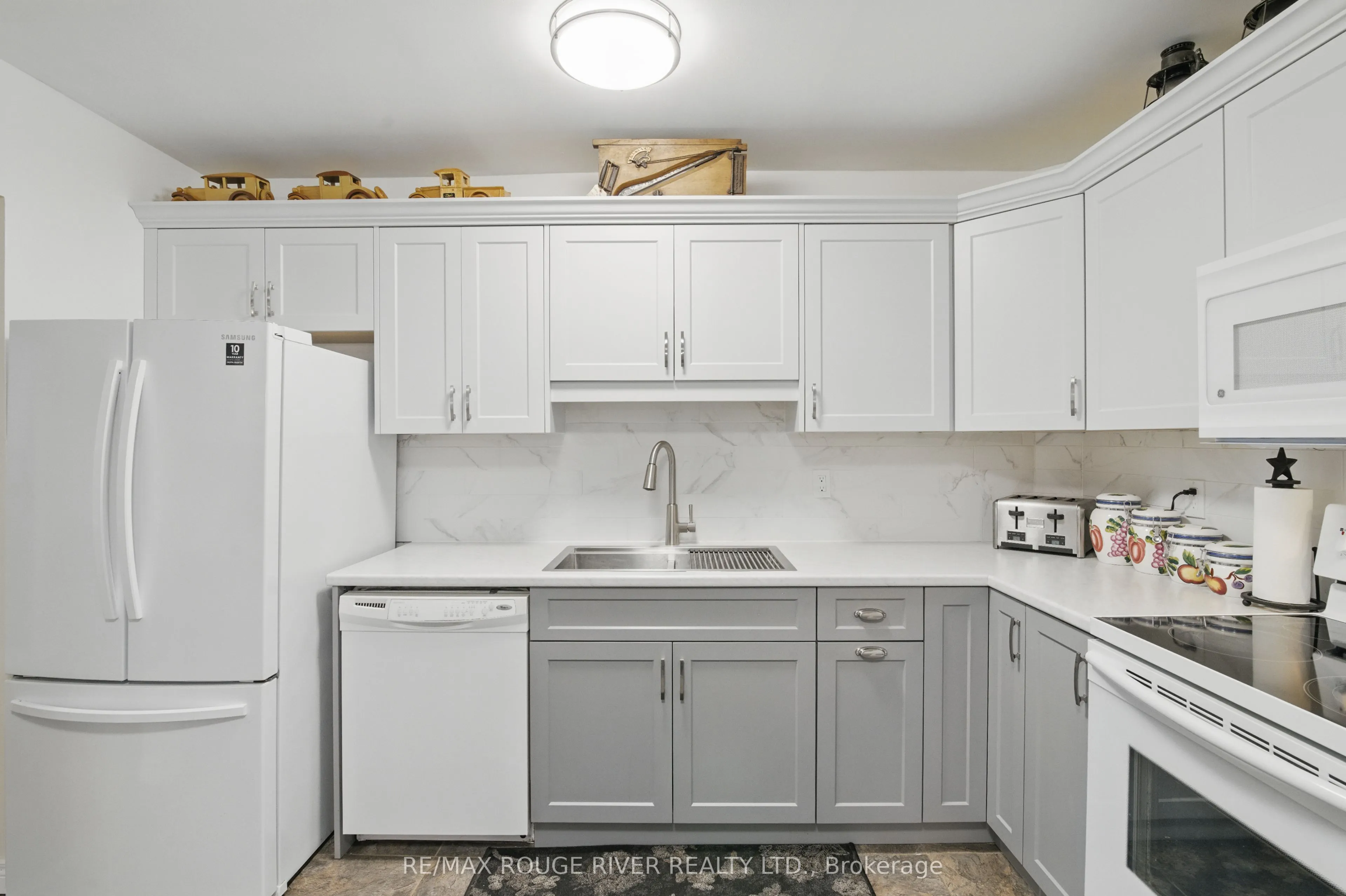 475 Parkhill Road W, #222