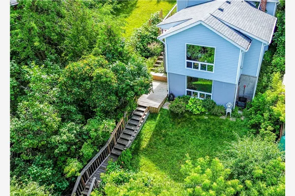 5454 LAKESHORE Drive