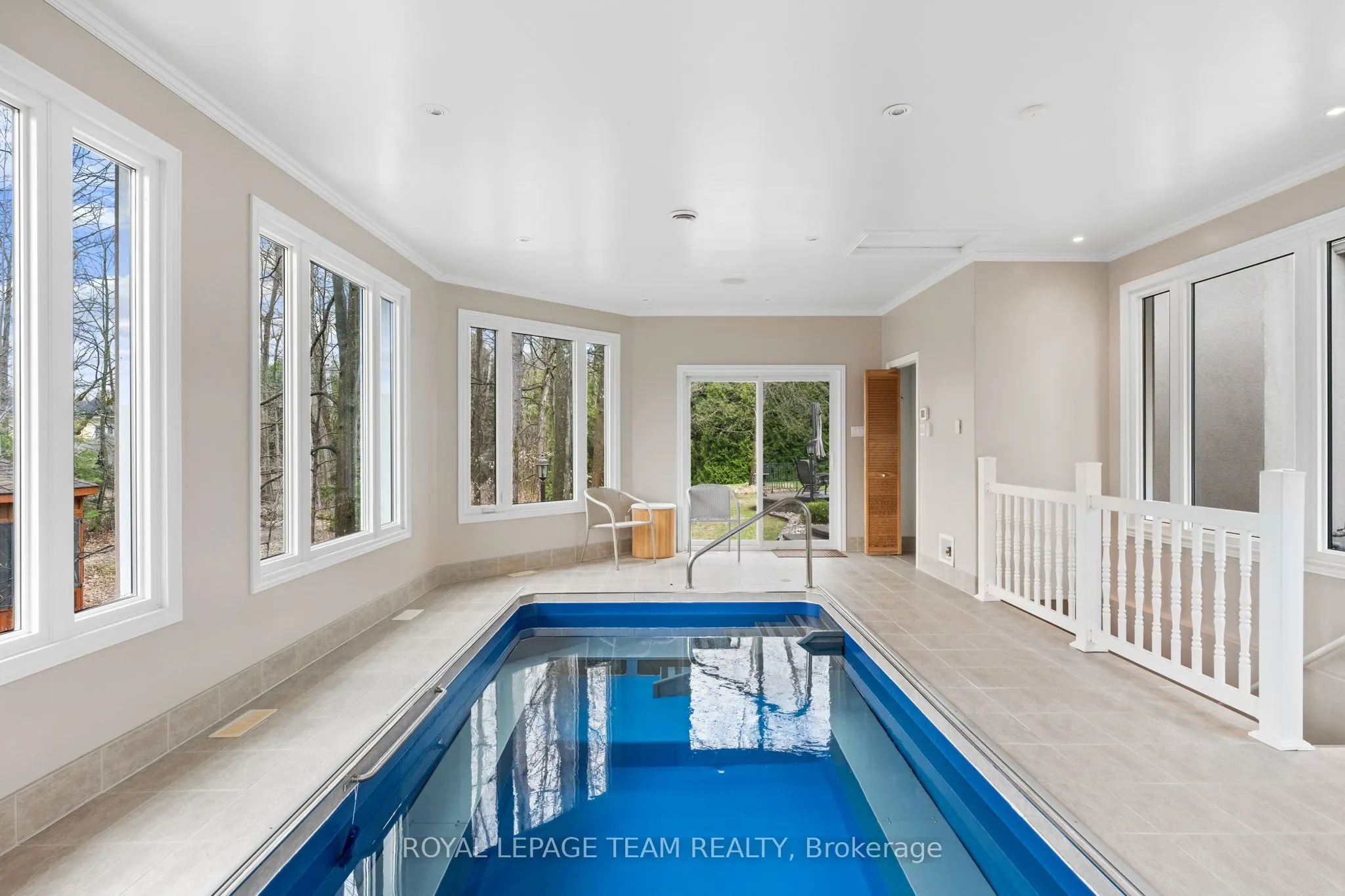 6005 Earlscourt Crescent