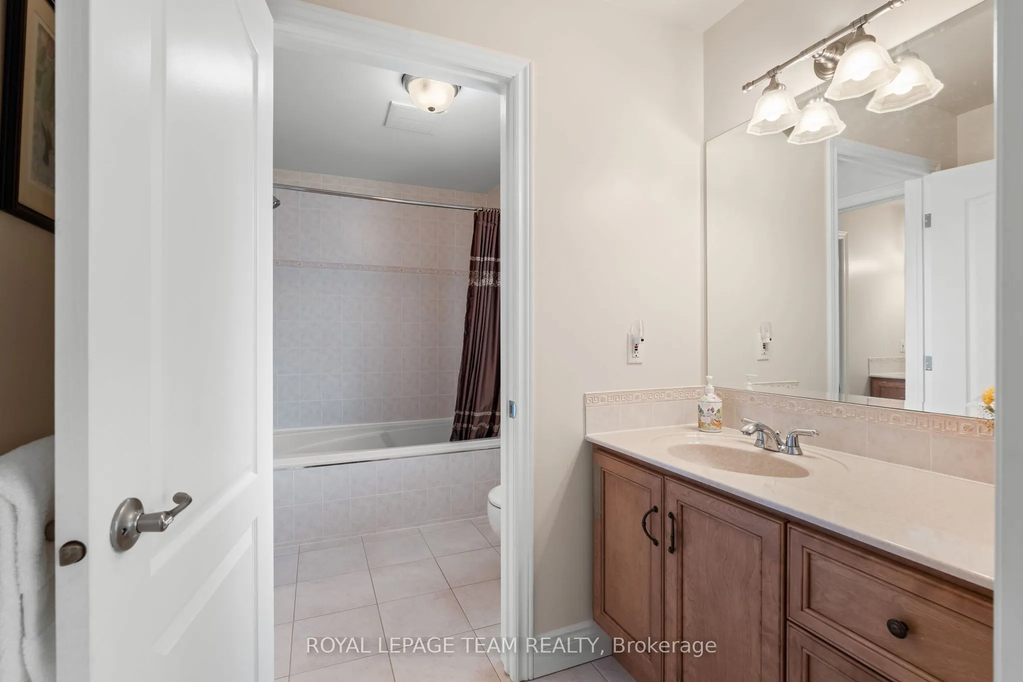 6005 Earlscourt Crescent