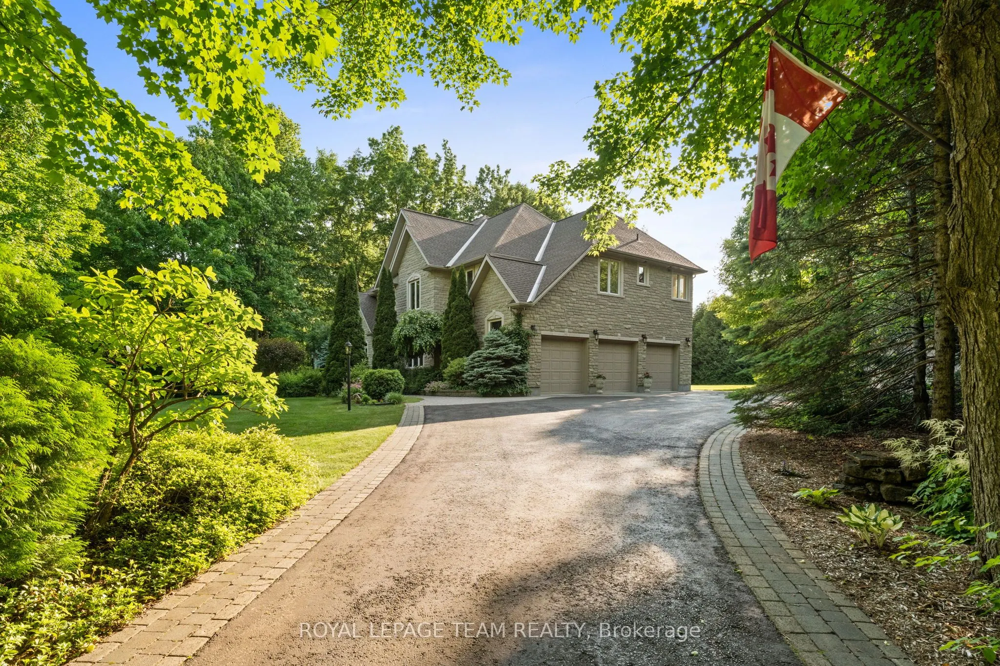 6005 Earlscourt Crescent