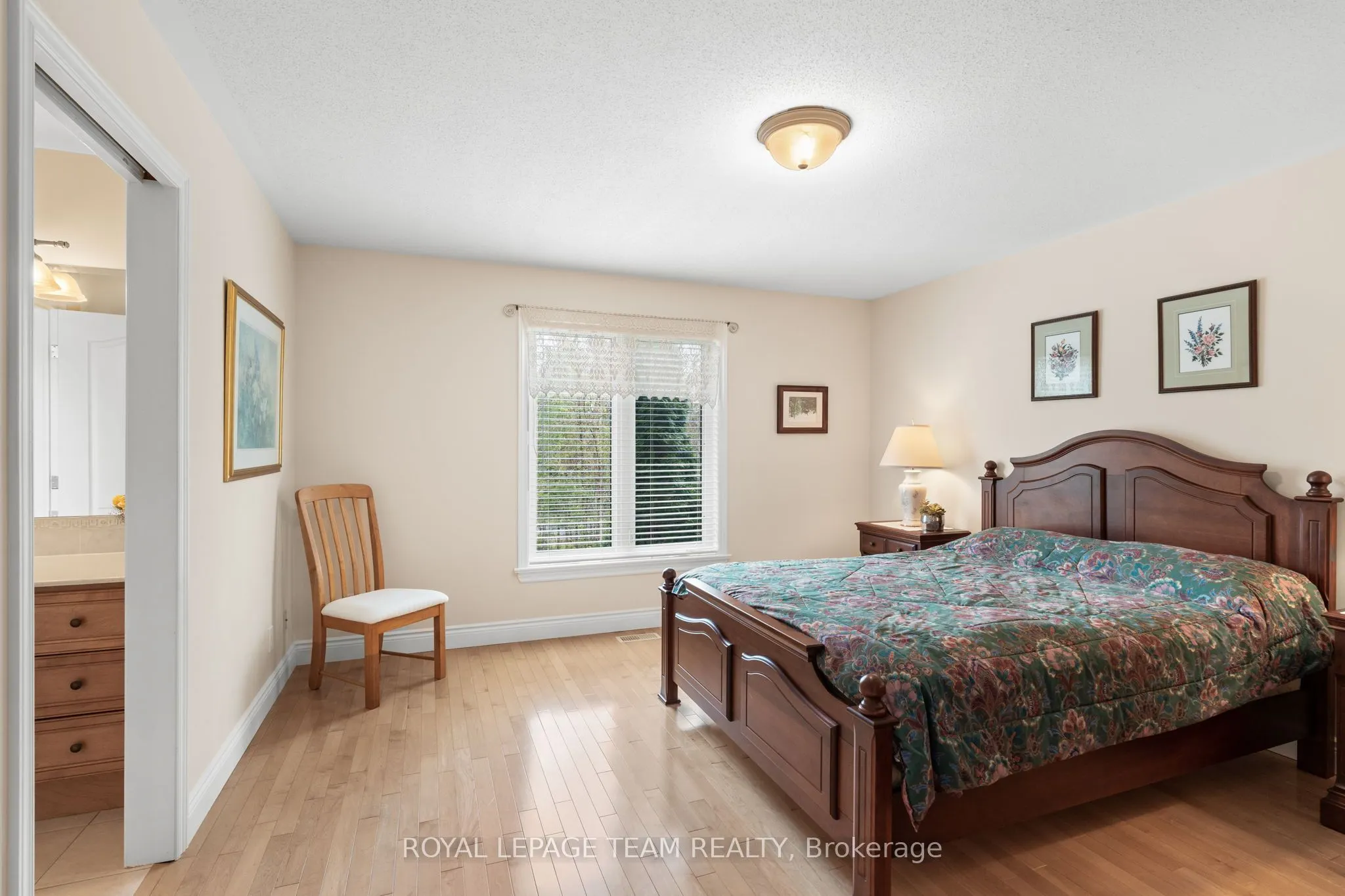 6005 Earlscourt Crescent