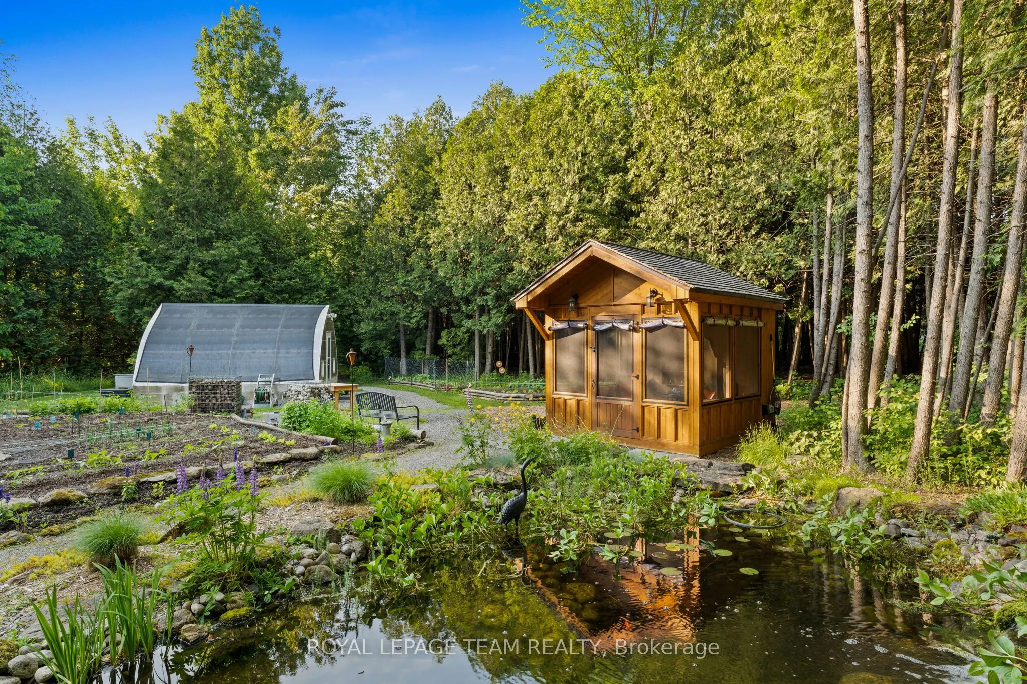 6005 Earlscourt Crescent