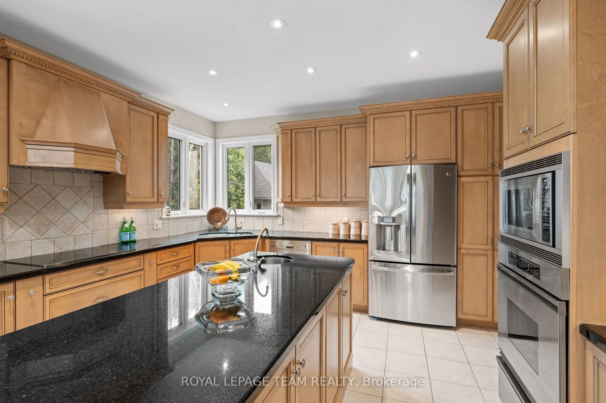6005 Earlscourt Crescent