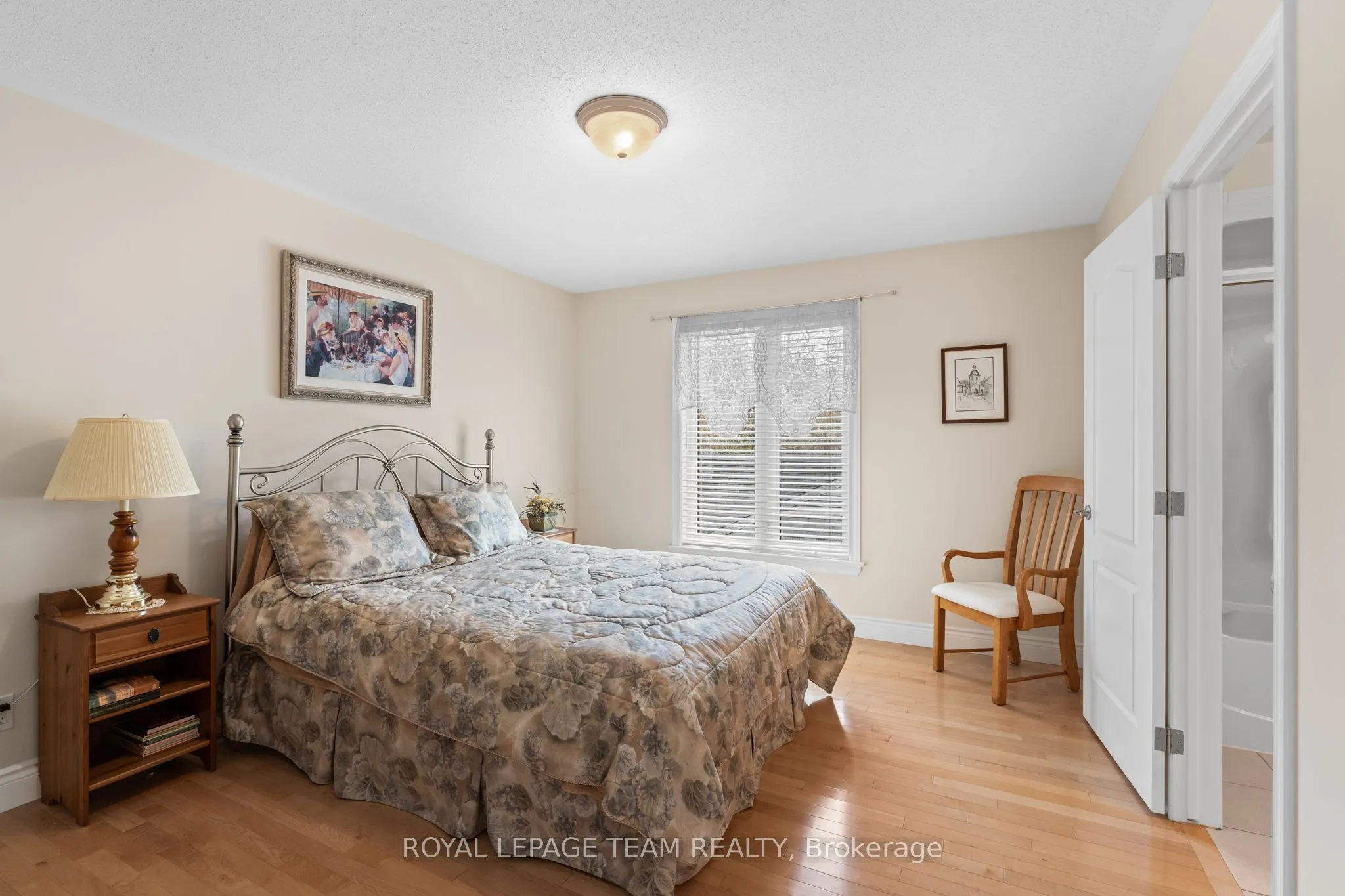 6005 Earlscourt Crescent
