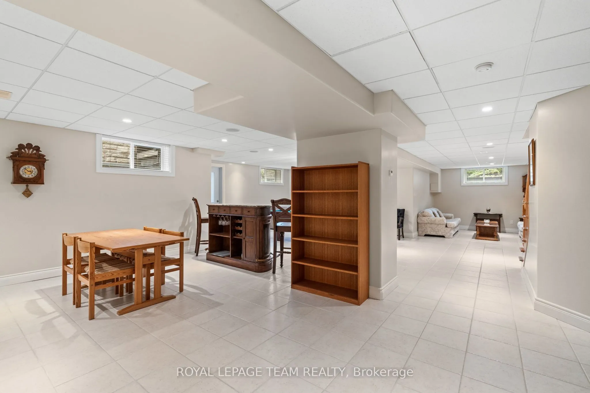 6005 Earlscourt Crescent