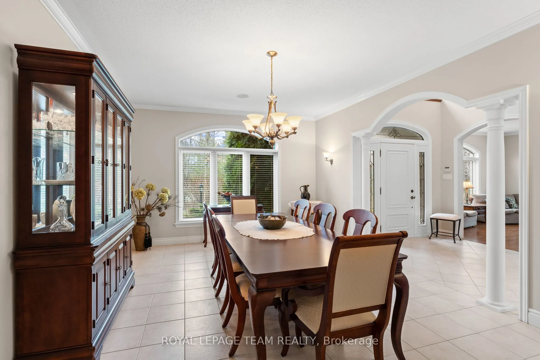 6005 Earlscourt Crescent