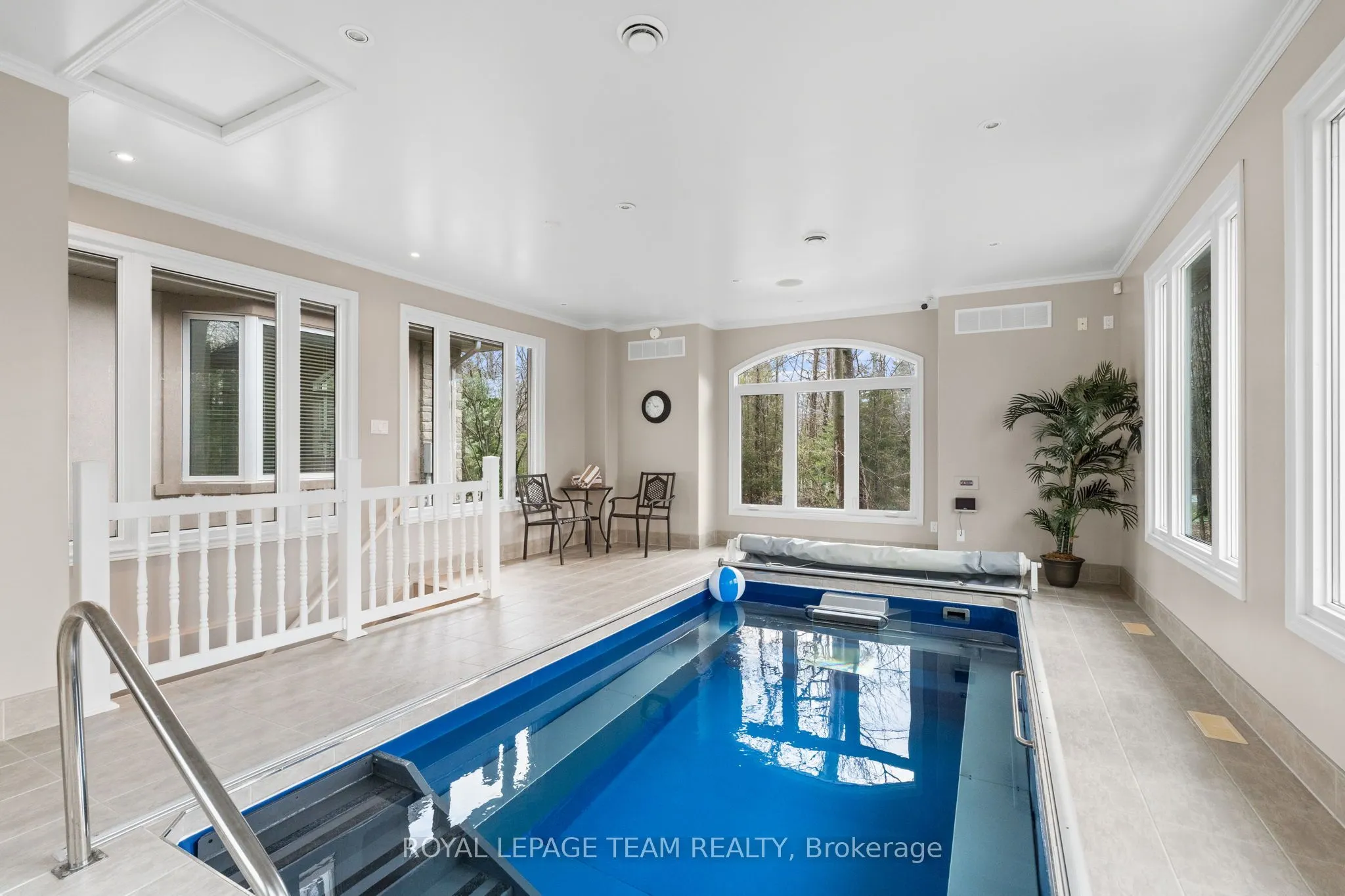 6005 Earlscourt Crescent