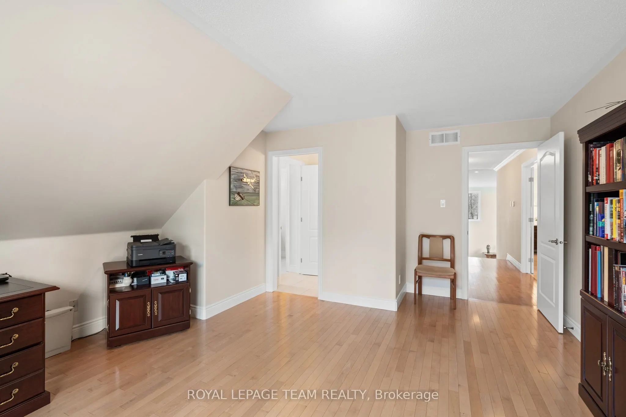 6005 Earlscourt Crescent