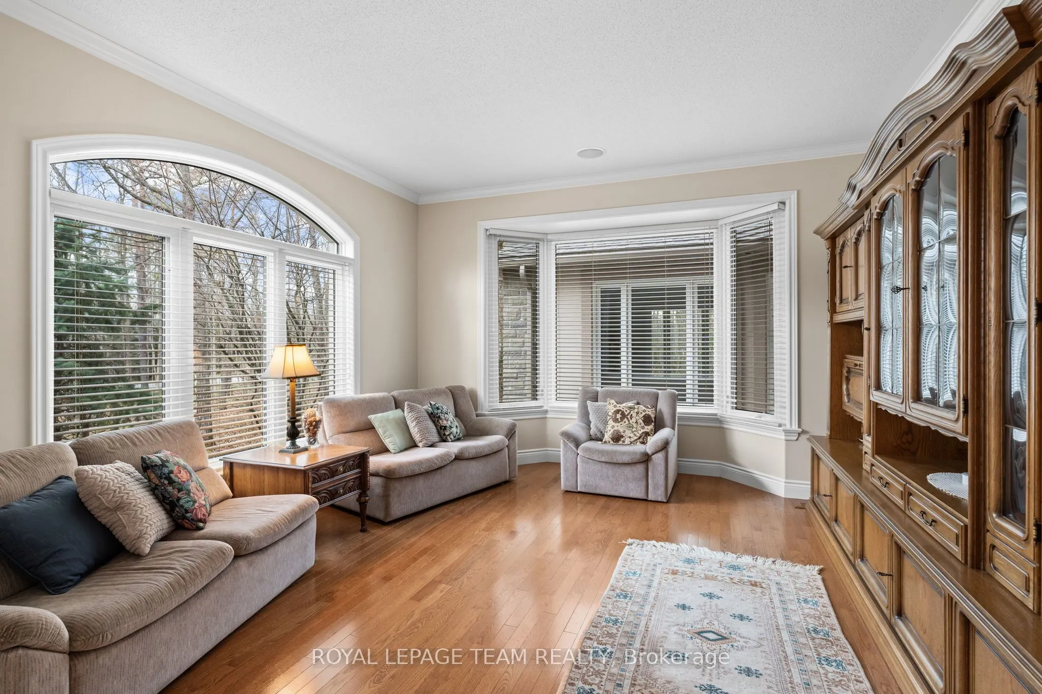 6005 Earlscourt Crescent