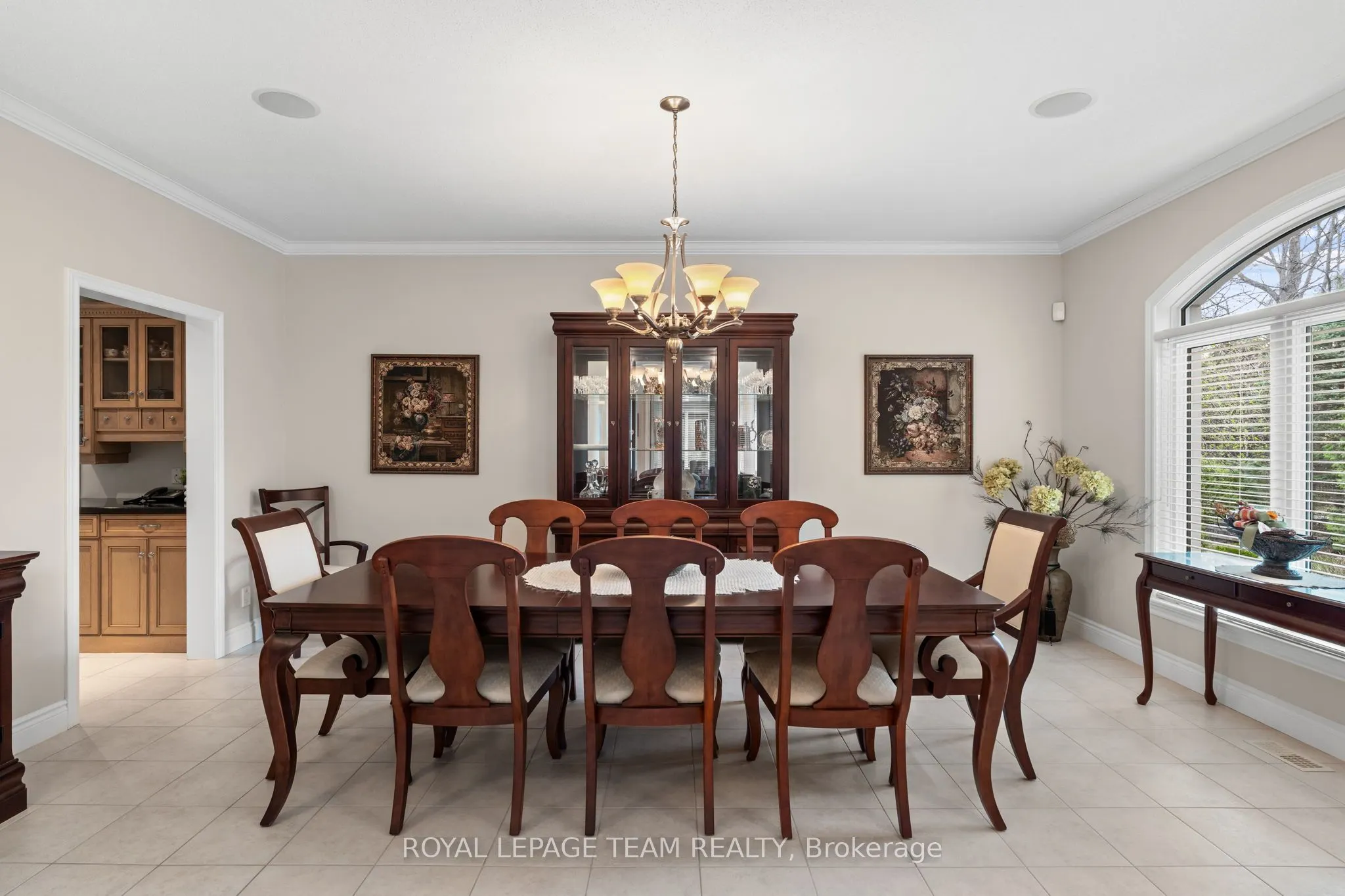 6005 Earlscourt Crescent