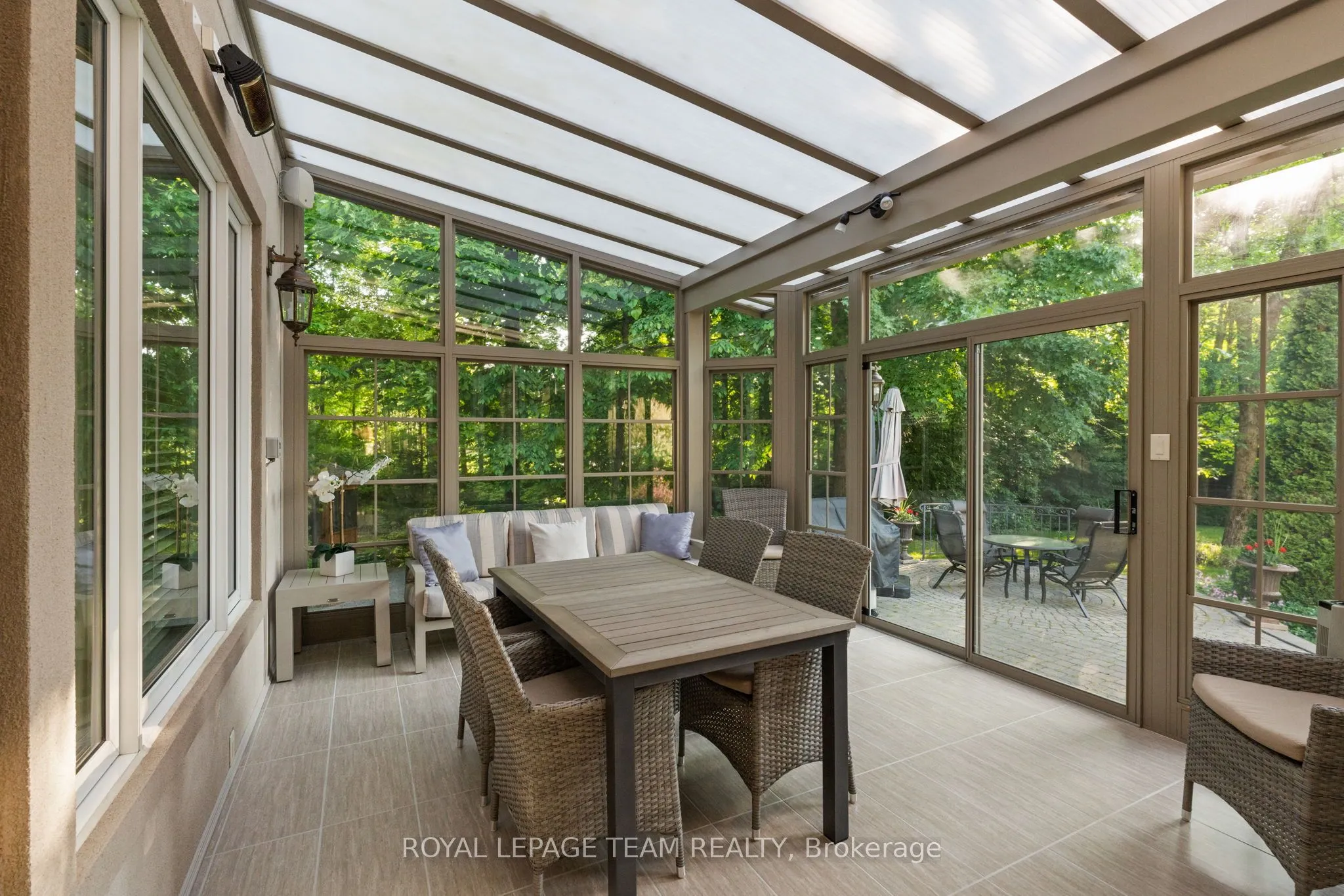 6005 Earlscourt Crescent