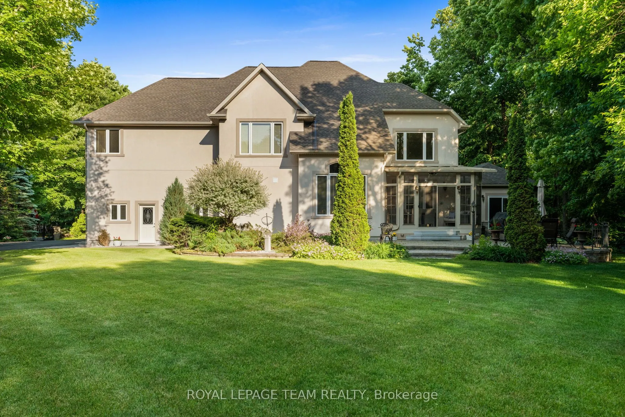 6005 Earlscourt Crescent