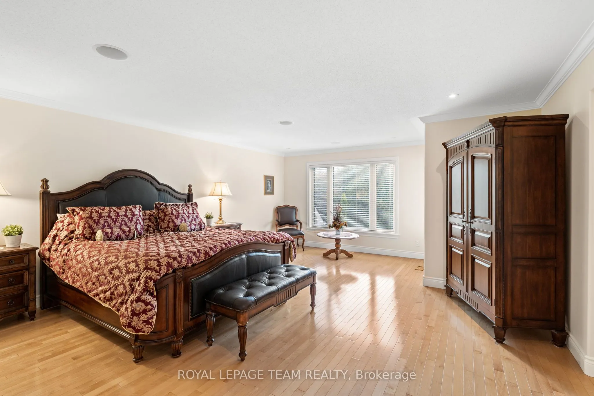 6005 Earlscourt Crescent