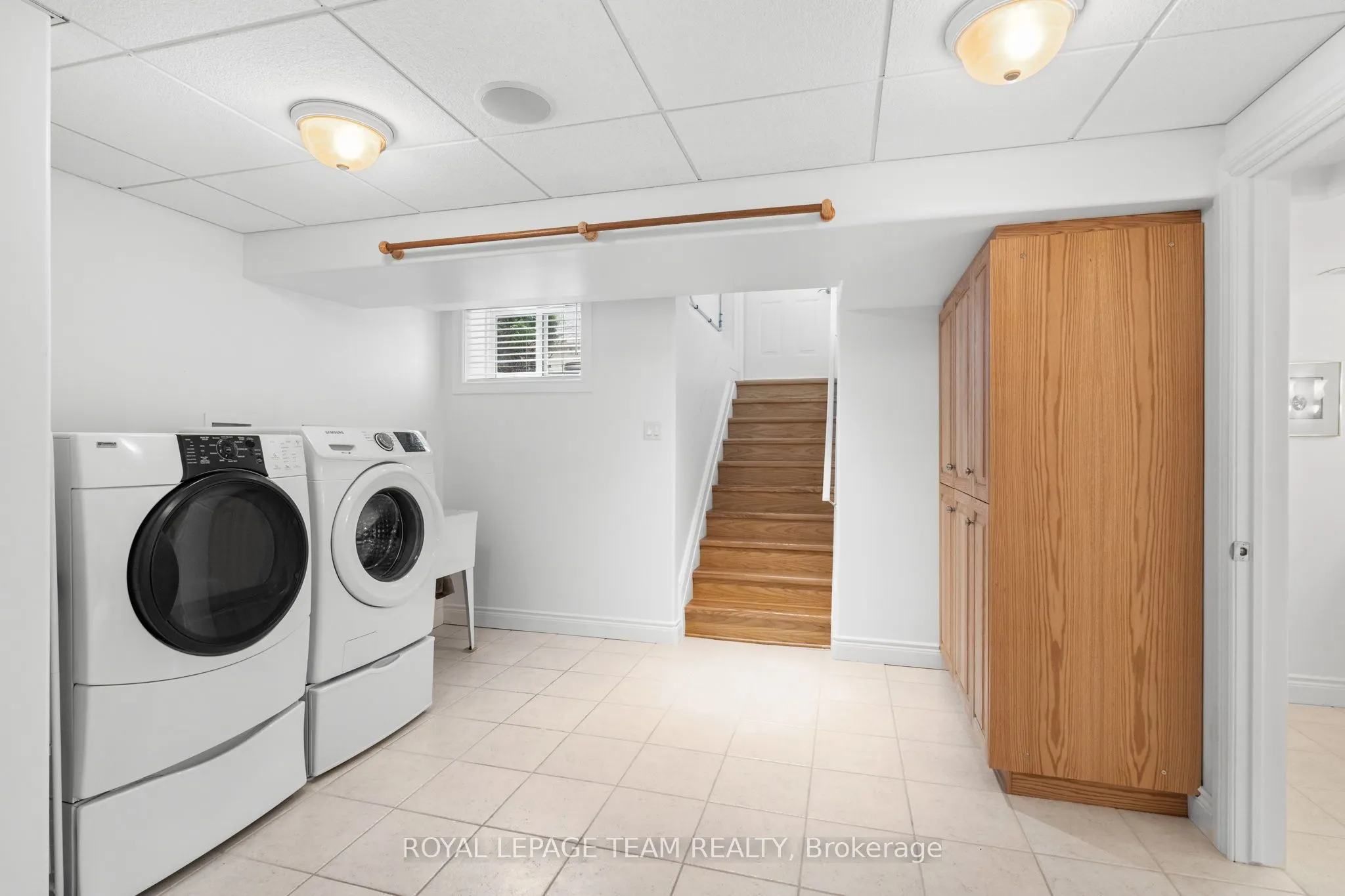 6005 Earlscourt Crescent