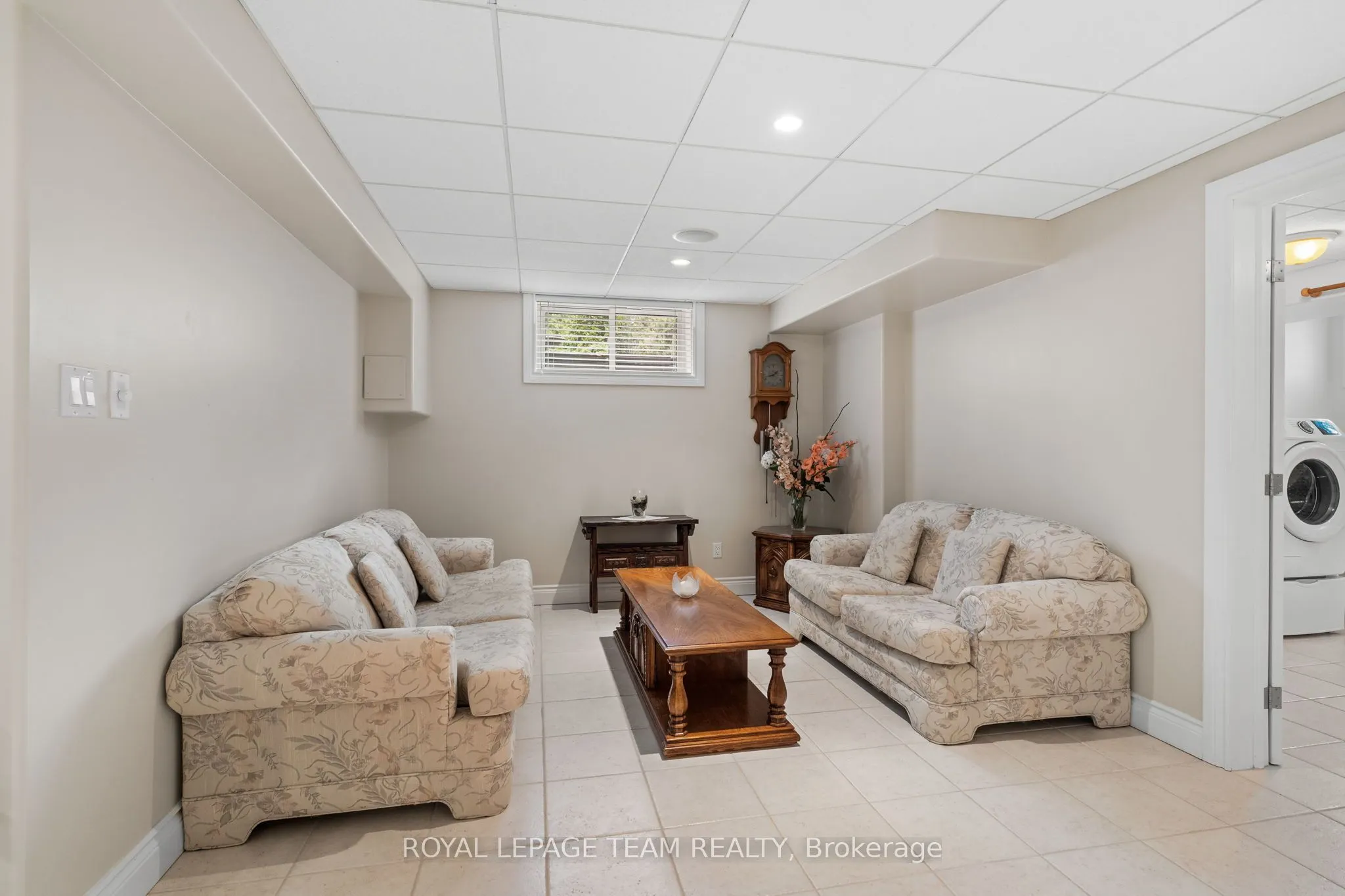 6005 Earlscourt Crescent